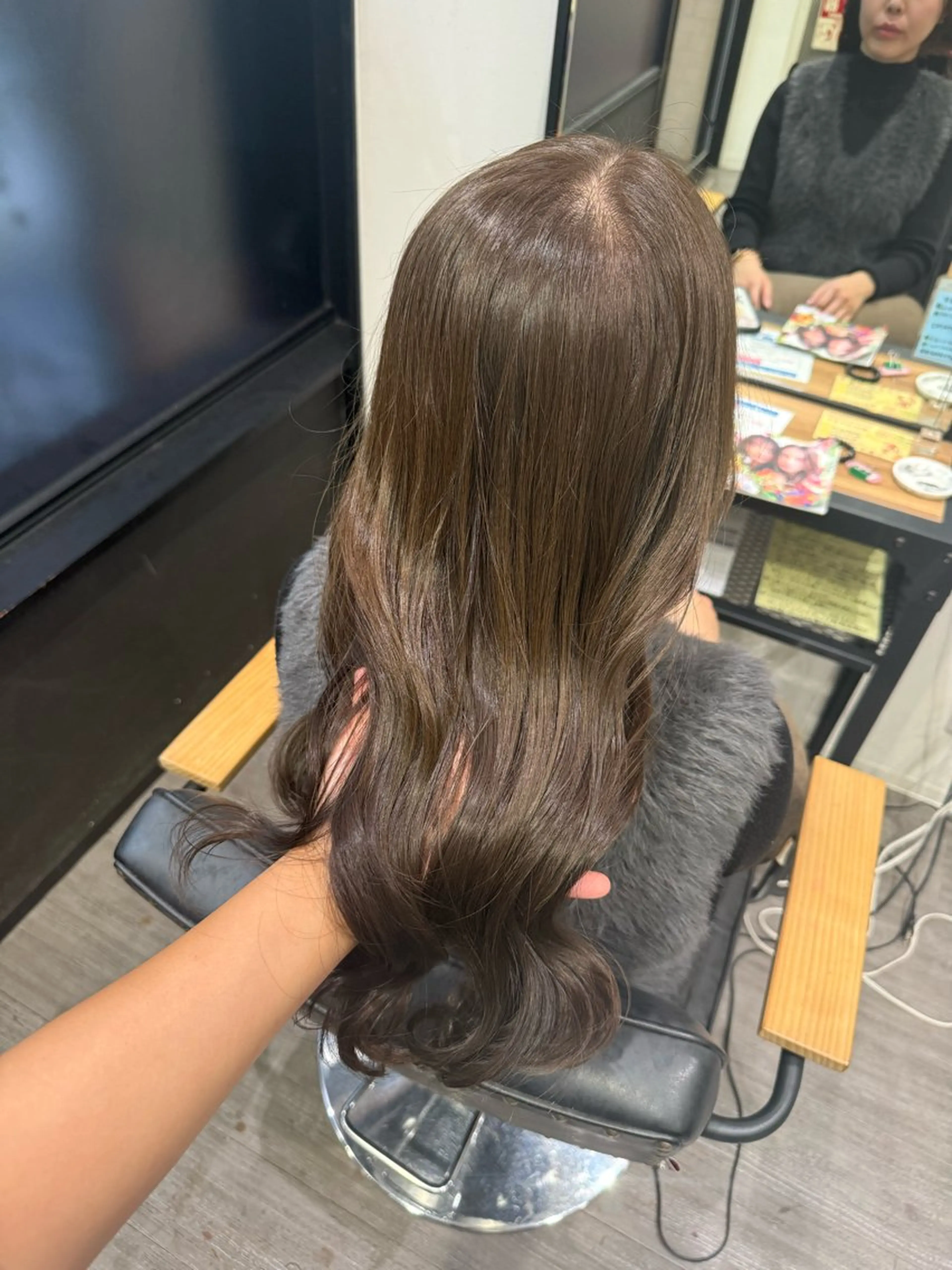 セミロング カラー アッシュ オリーブアッシュ カット ヘアカラー トリートメント 艶髪レイヤー上田 紗也🇰🇷💗のヘアスタイル