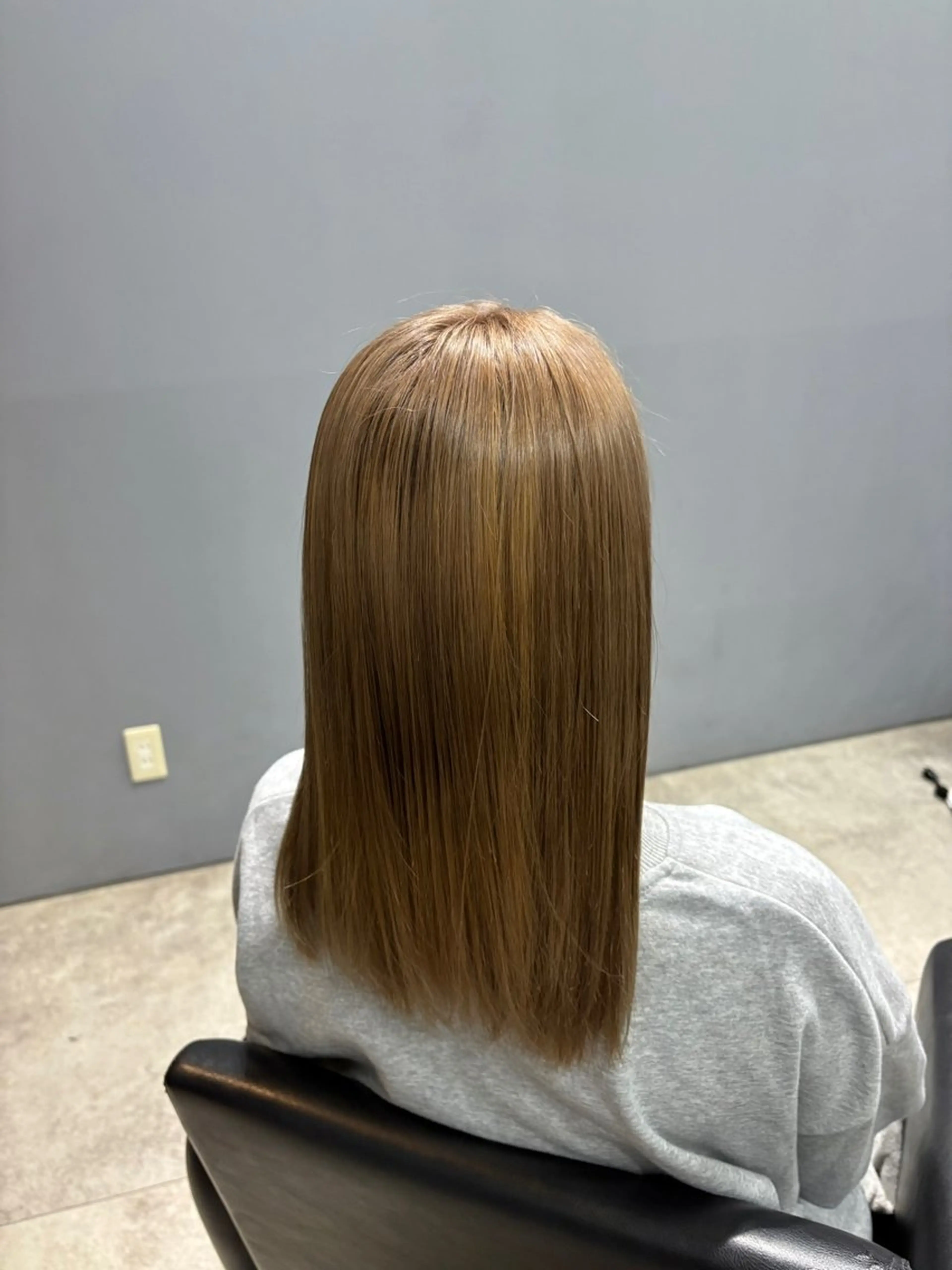 カラー ベージュカラー ミルクティーベージュ ヘアカラー GLITTER🎀 saayaのヘアスタイル