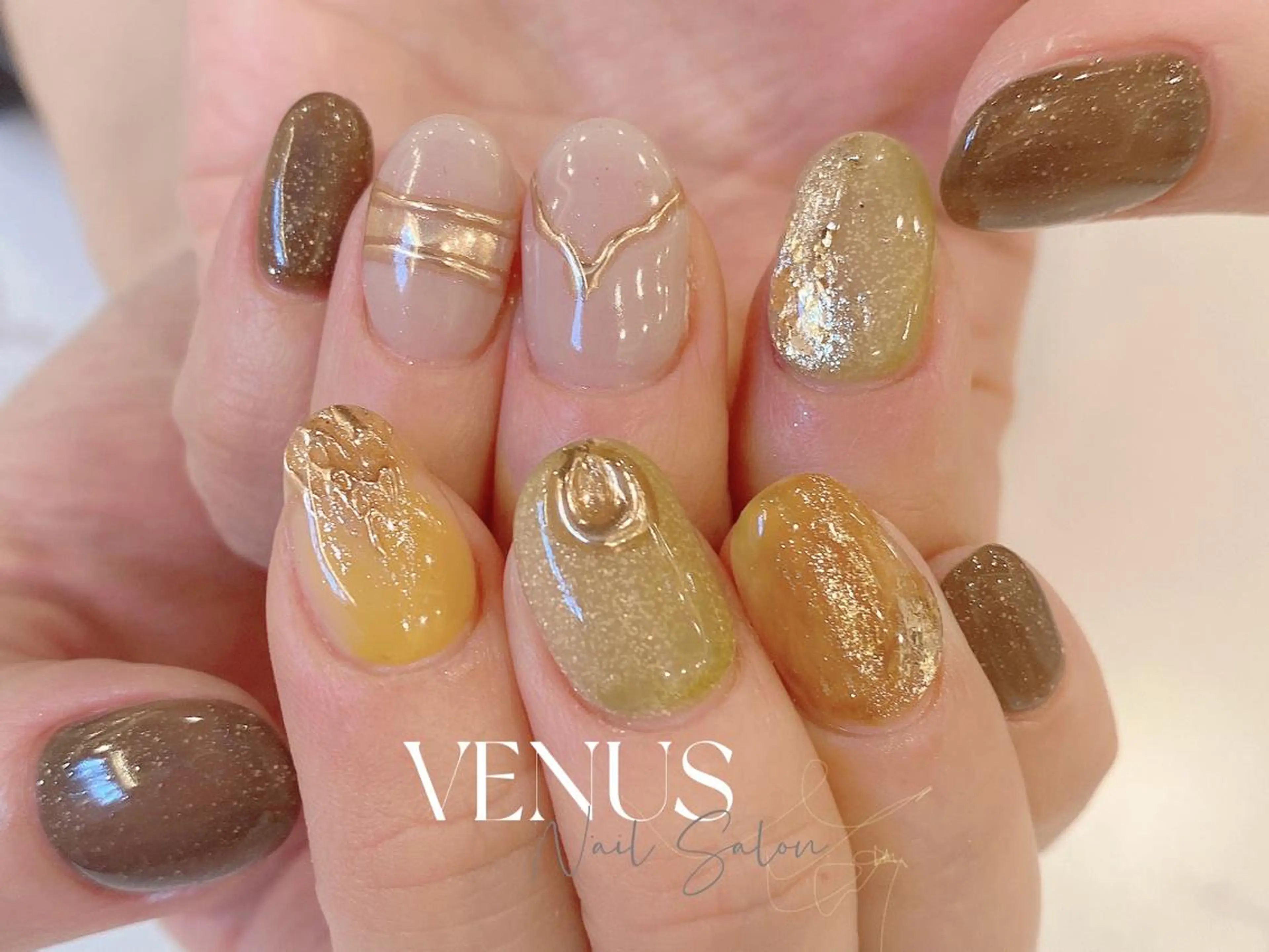 ショート VENUS Nail ★池袋徒歩2分のネイルデザイン