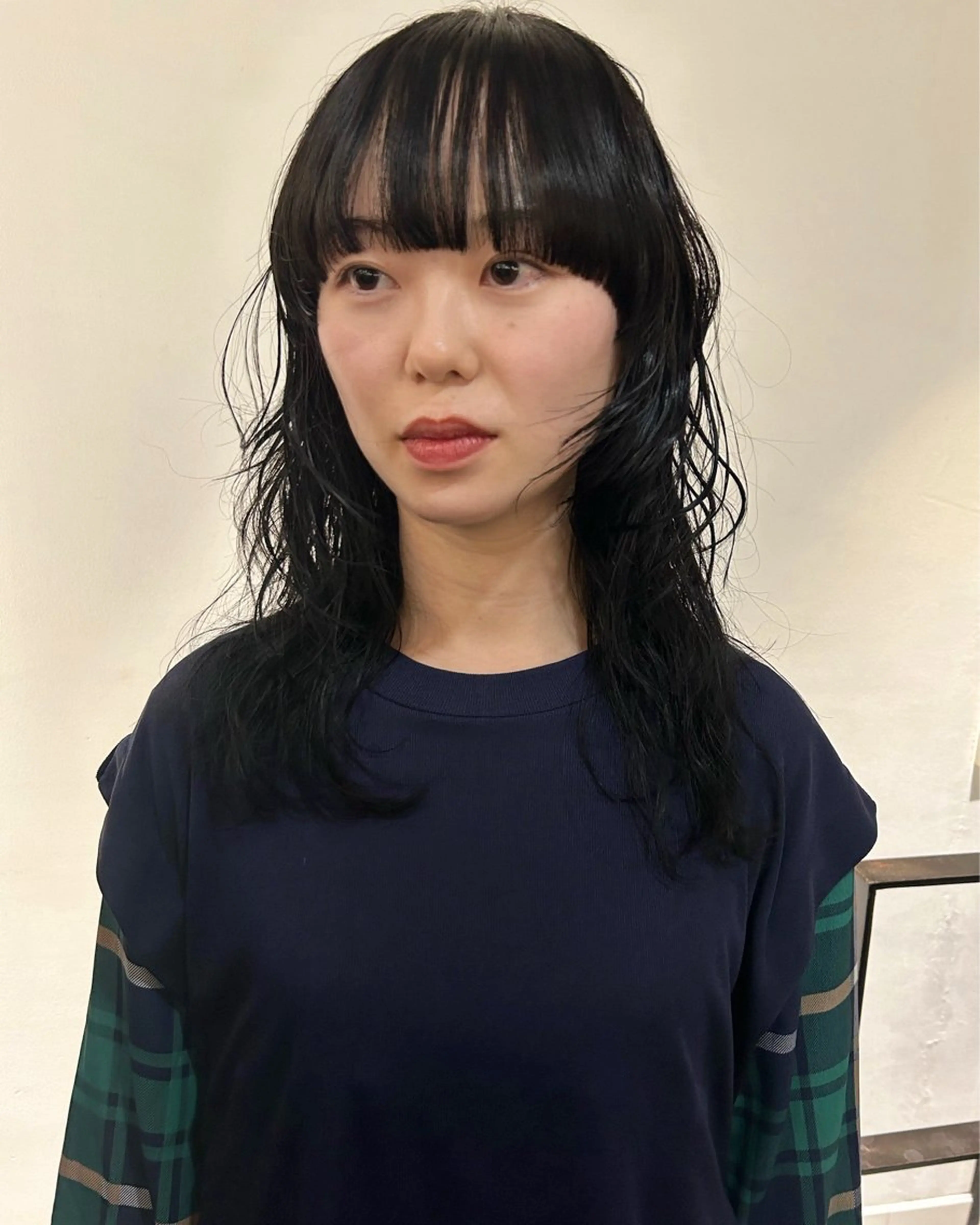 セミロング カラー パーマ セミロングパーマ レイヤーカット カット ヘアカラー パーマ Loom.所属・村上雅人 ナチュラルモードのヘアスタイル