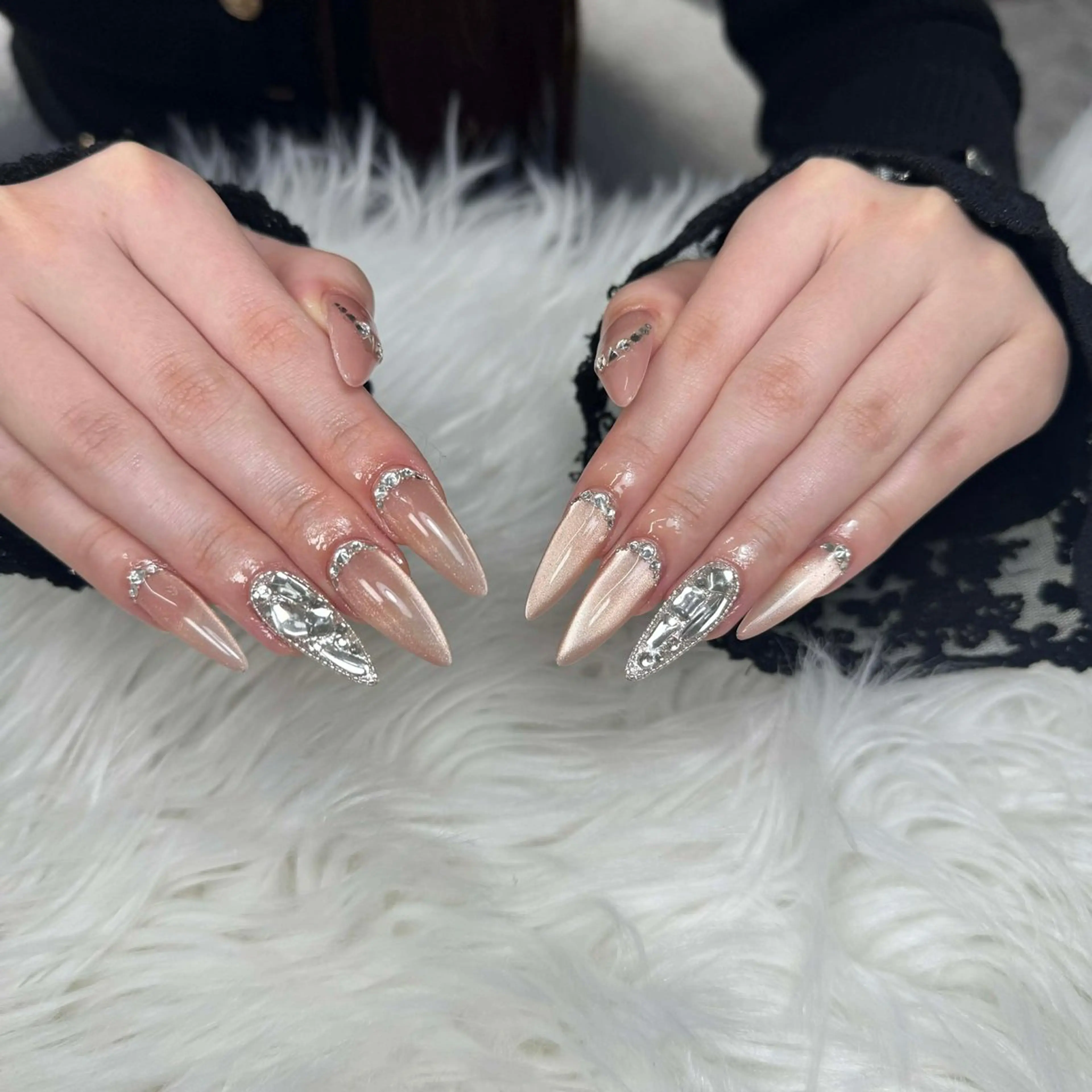 ネイル アートネイル オーロラネイル ブラウン ジェルネイル グラデーション ハンドネイル ハンドケア Nova Nail Shinsaiのネイルデザイン