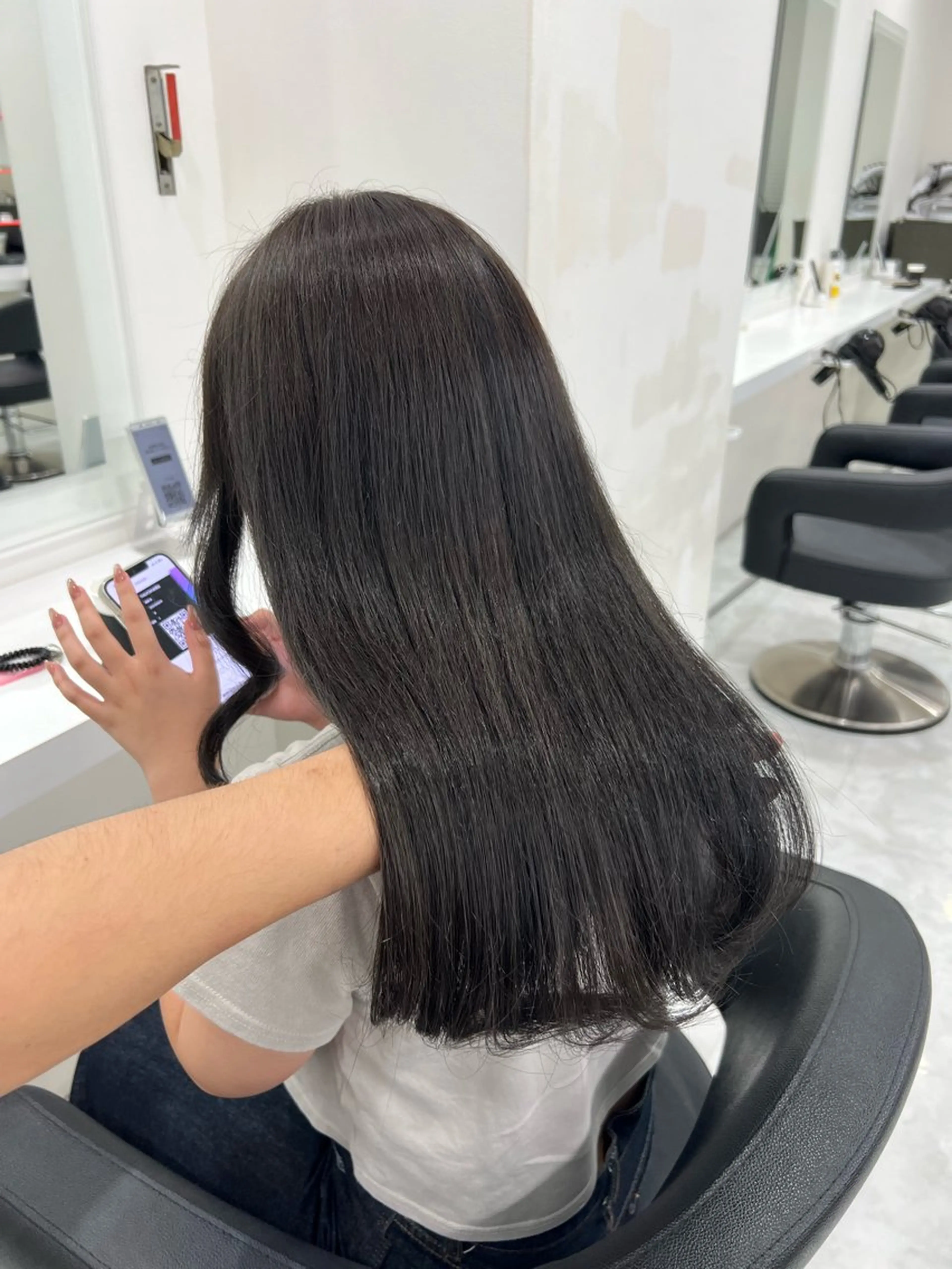 ロング カラー オリーブカラー🫒 レイヤーカット✂︎のヘアスタイル