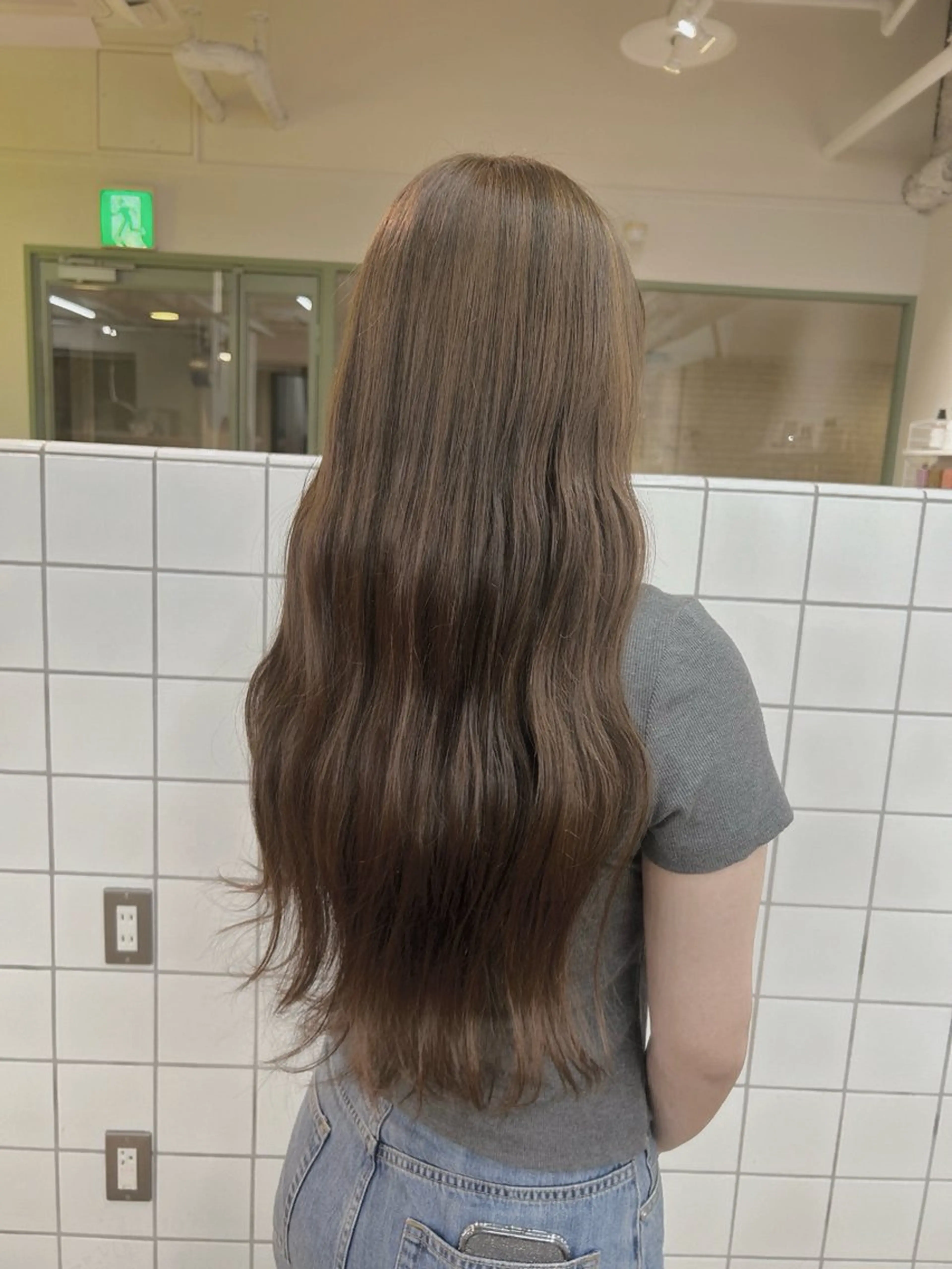 ロング カラー ハイトーンカラー ヘアカラー トリートメント ベージュ/ダブルカラ ー/新潟駅/青柳萌果のヘアスタイル