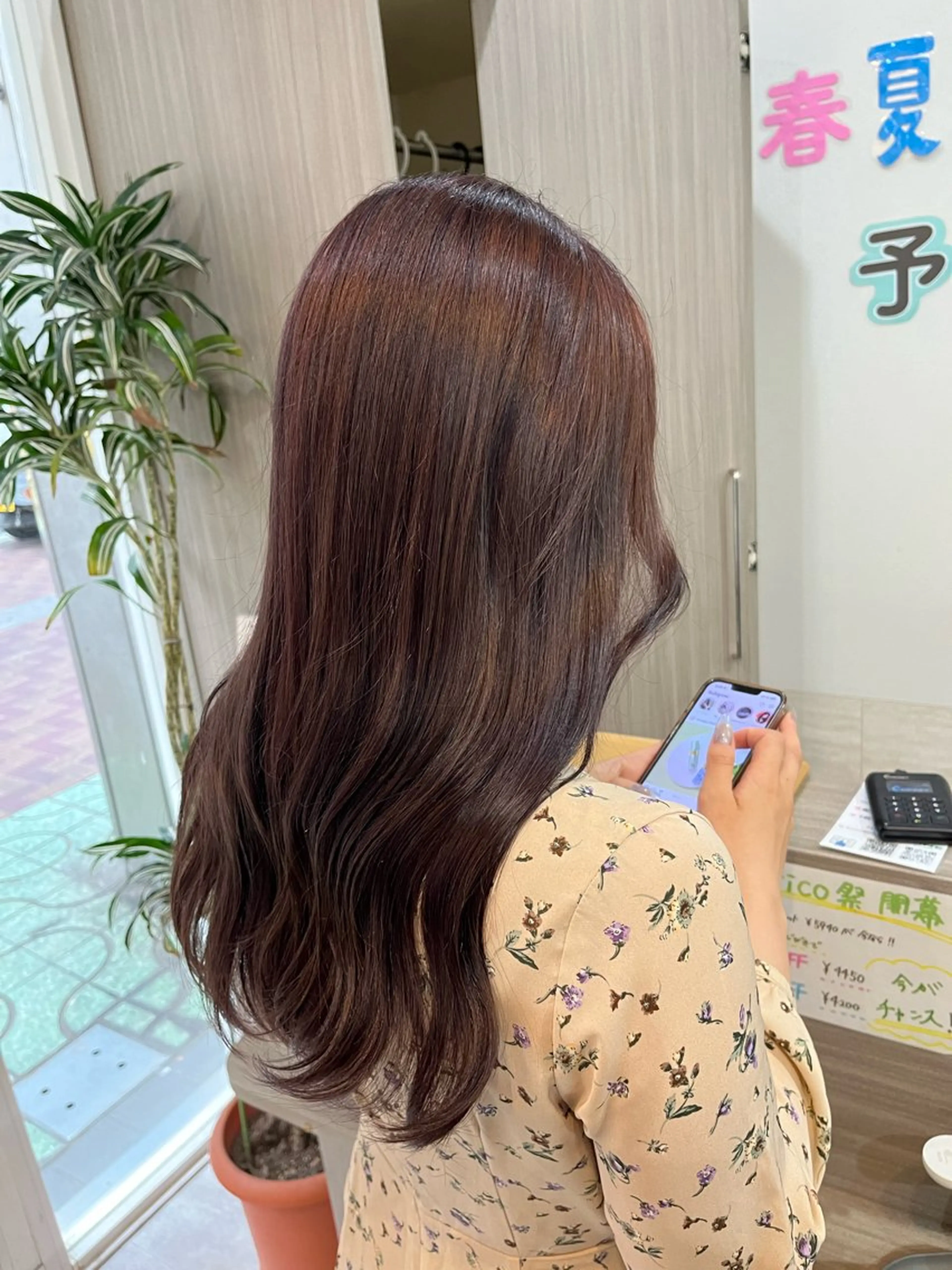 セミロング カラー 堀川 希歩のヘアスタイル
