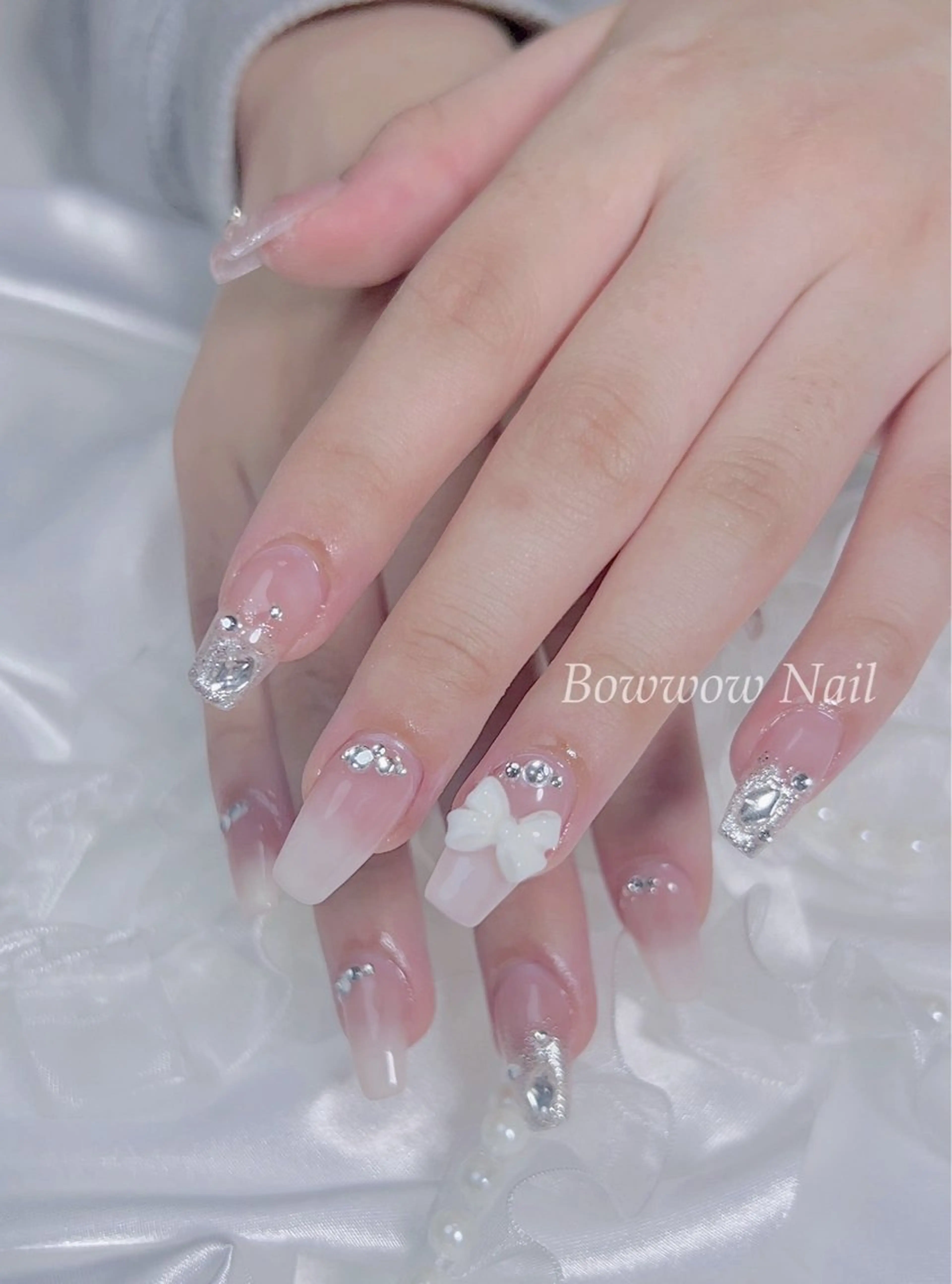 ネイル 長さ出し キラキラネイル 韓国ネイル マグネットネイル リボン Bow wow Nail さや🧸のネイルデザイン