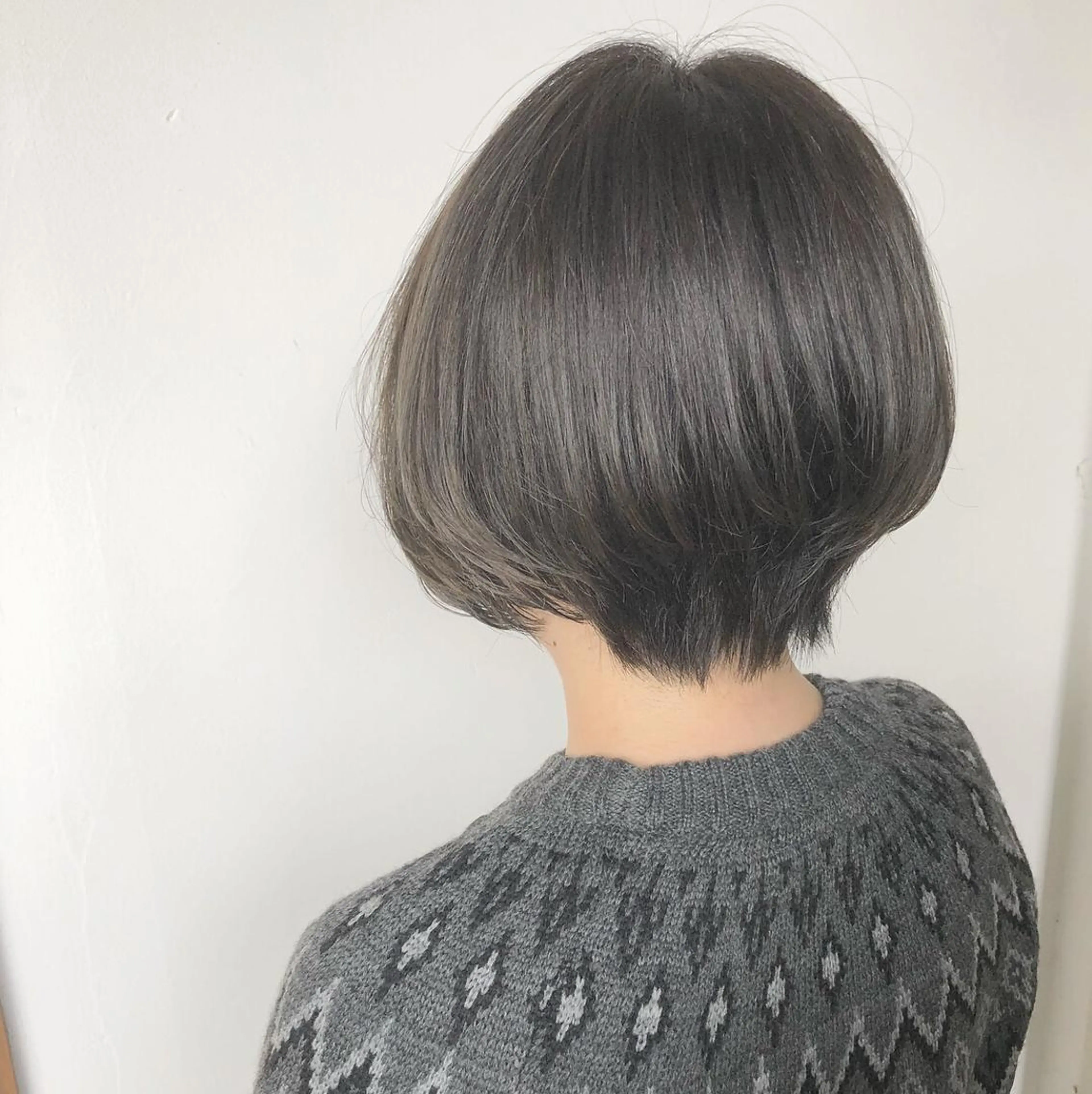 ショート カラー ture by gladのヘアスタイル