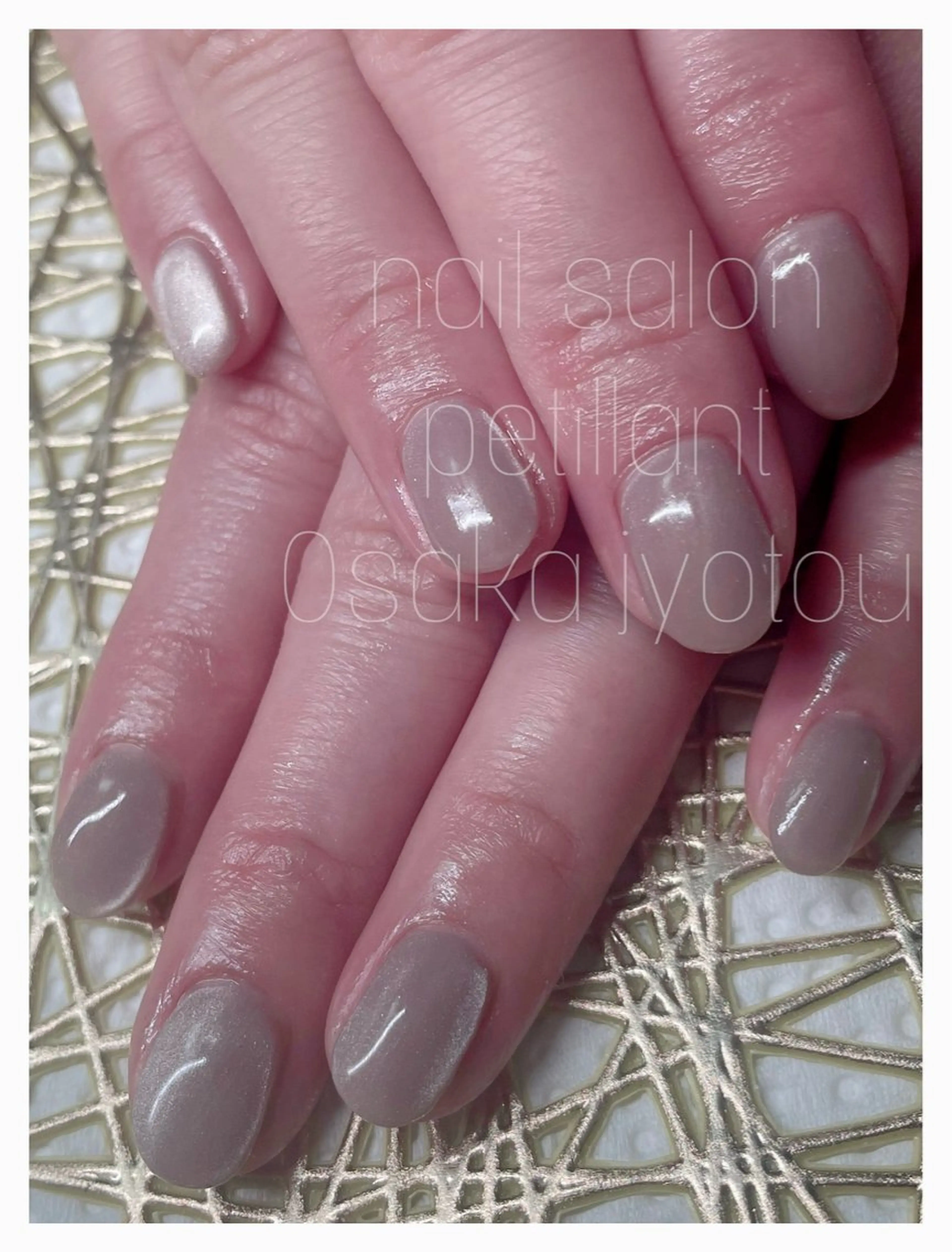 ネイル キラキラネイル マグネットネイル 春ネイル petillant所属・nail salon petillantのネイルデザイン