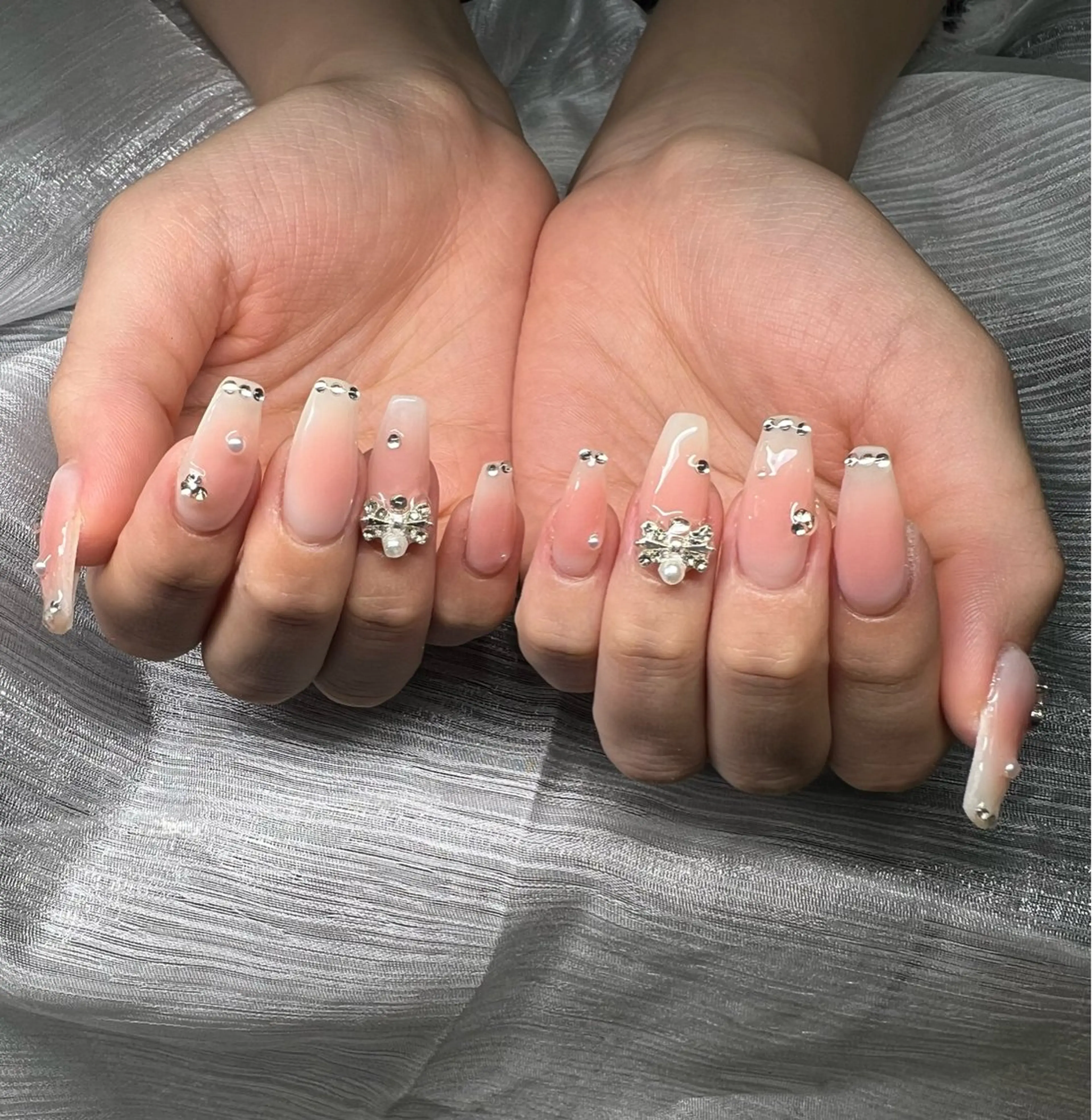 ネイル オーロラネイル チークネイル 長さ出し フットネイル フレンチネイル ハンドネイル Lee Nailsのネイルデザイン