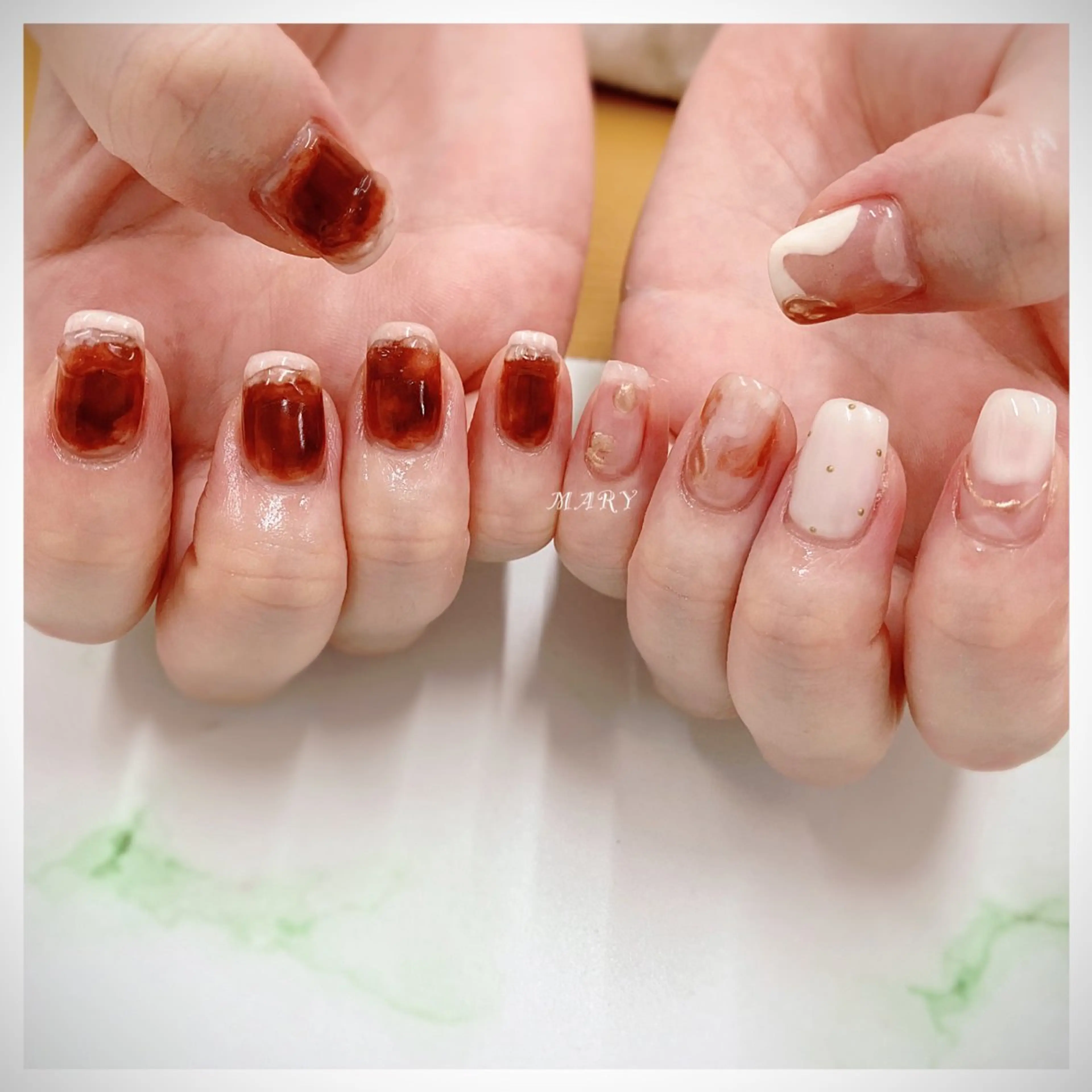 ネイル ブラウン ニュアンスネイル スクエアネイル ハンドネイル Mary nail所属・Mary nail .narumiのネイルデザイン
