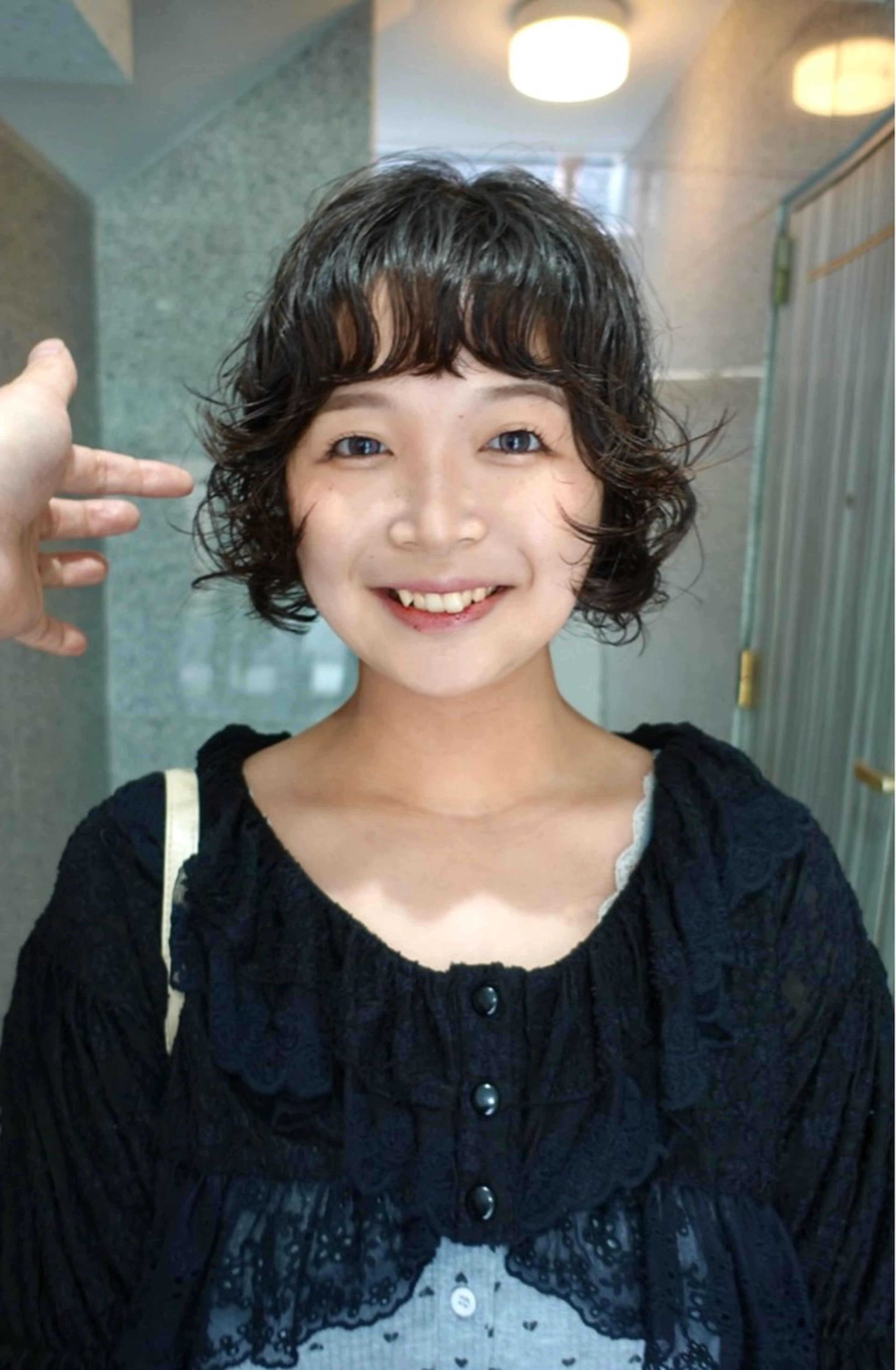 ショート パーマ ボブ 顔周りカット レイヤーカット カット パーマ ヒカル/ミディアム パーマ/ロングパーマのヘアスタイル