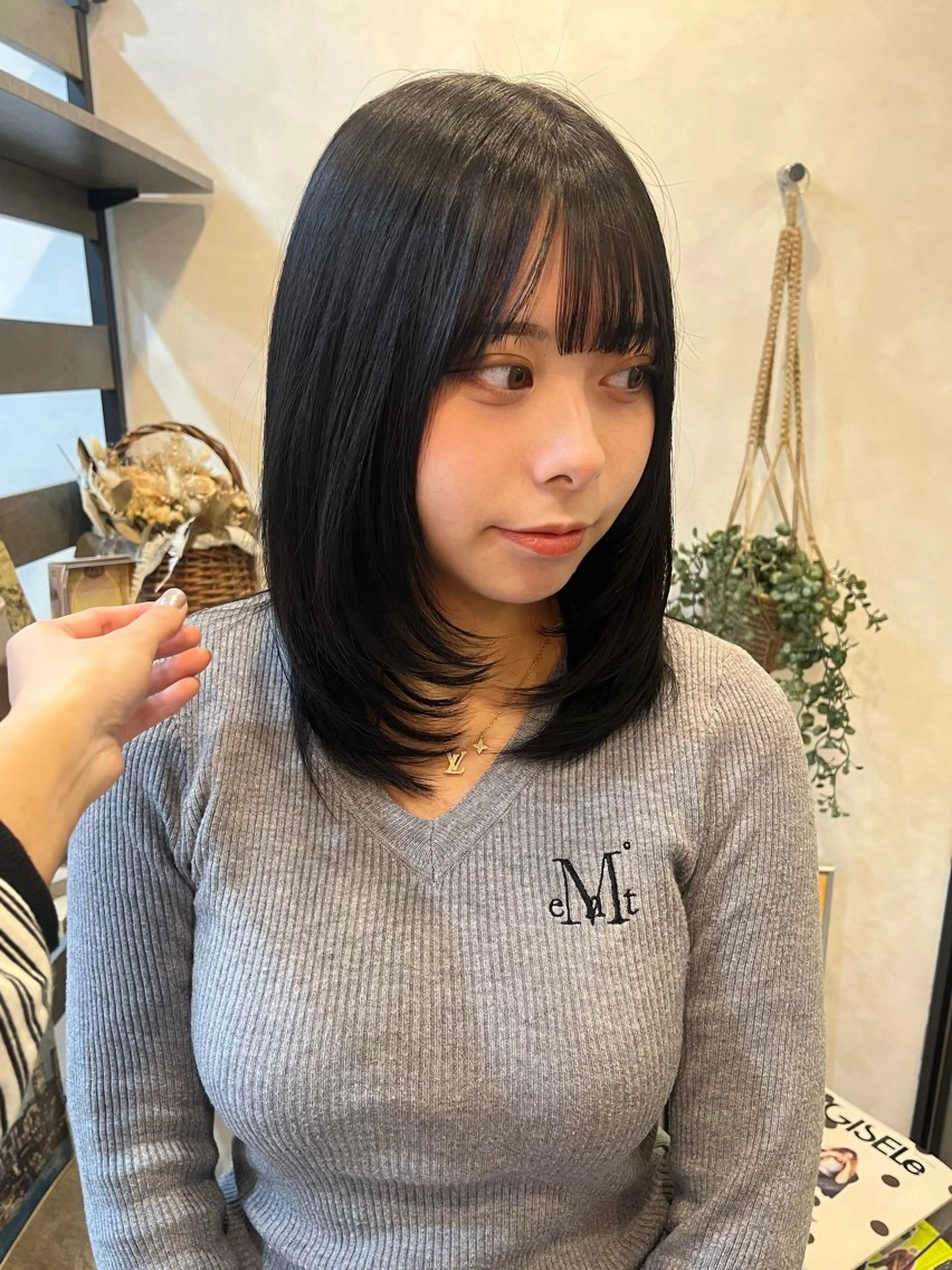 ミディアム 顔まわりレイヤー レイヤーカット カット トリートメント 髪質改善/レイヤー/ ボブ/磯野史歩のヘアスタイル