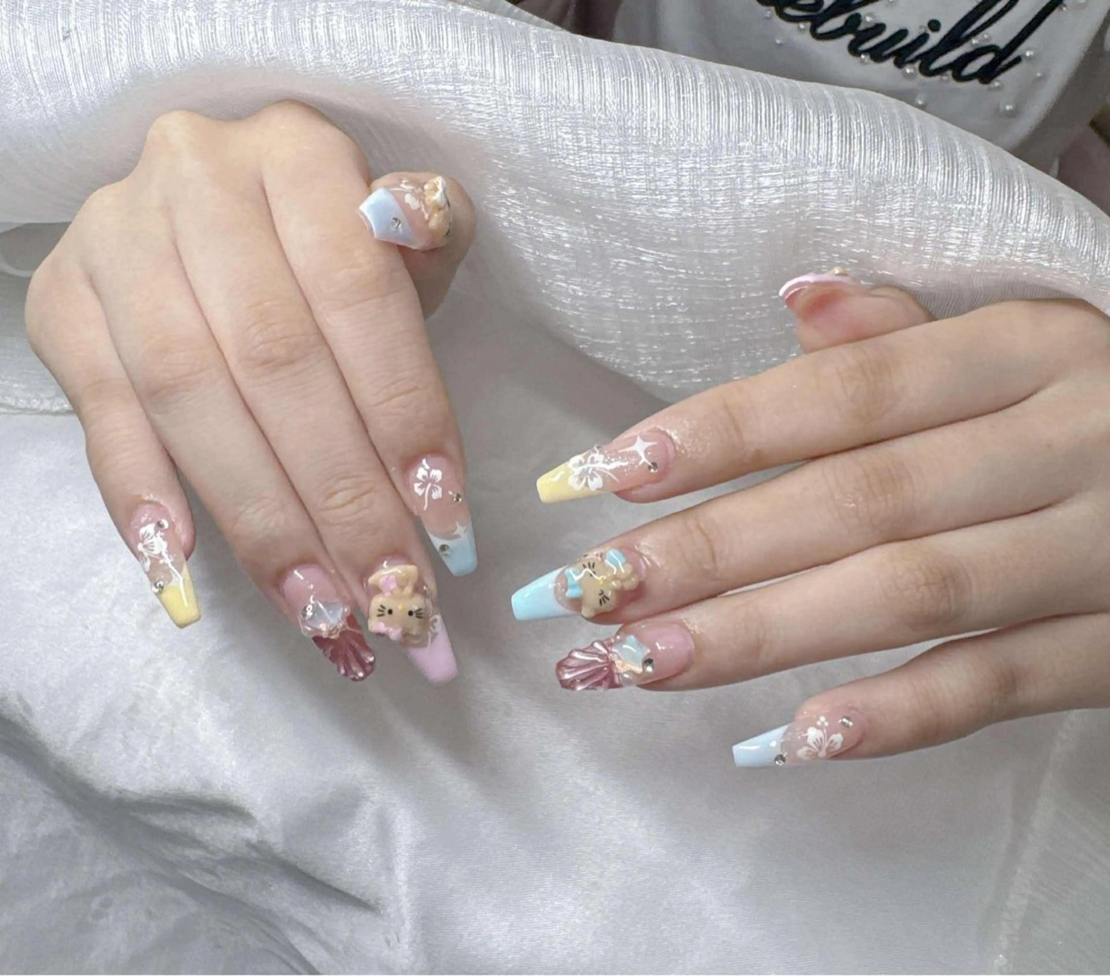 ネイル 長さ出し グラデーション 卒業式 キラキラネイル マグネットネイル ハンドネイル Lee Nailsのネイルデザイン
