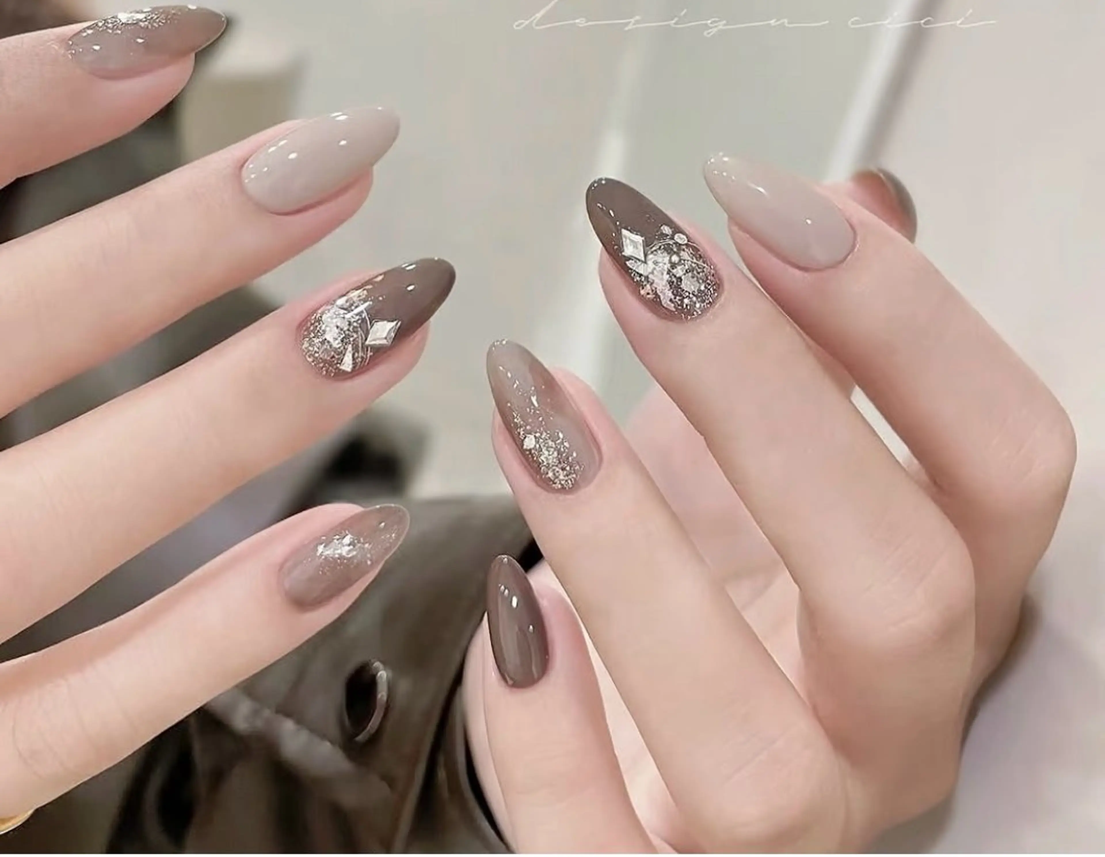 ネイル アートネイル チークネイル 長さ出し フラッシュネイル キラキラネイル ハンドネイル ハンドケア For you. Nail Salonのネイルデザイン