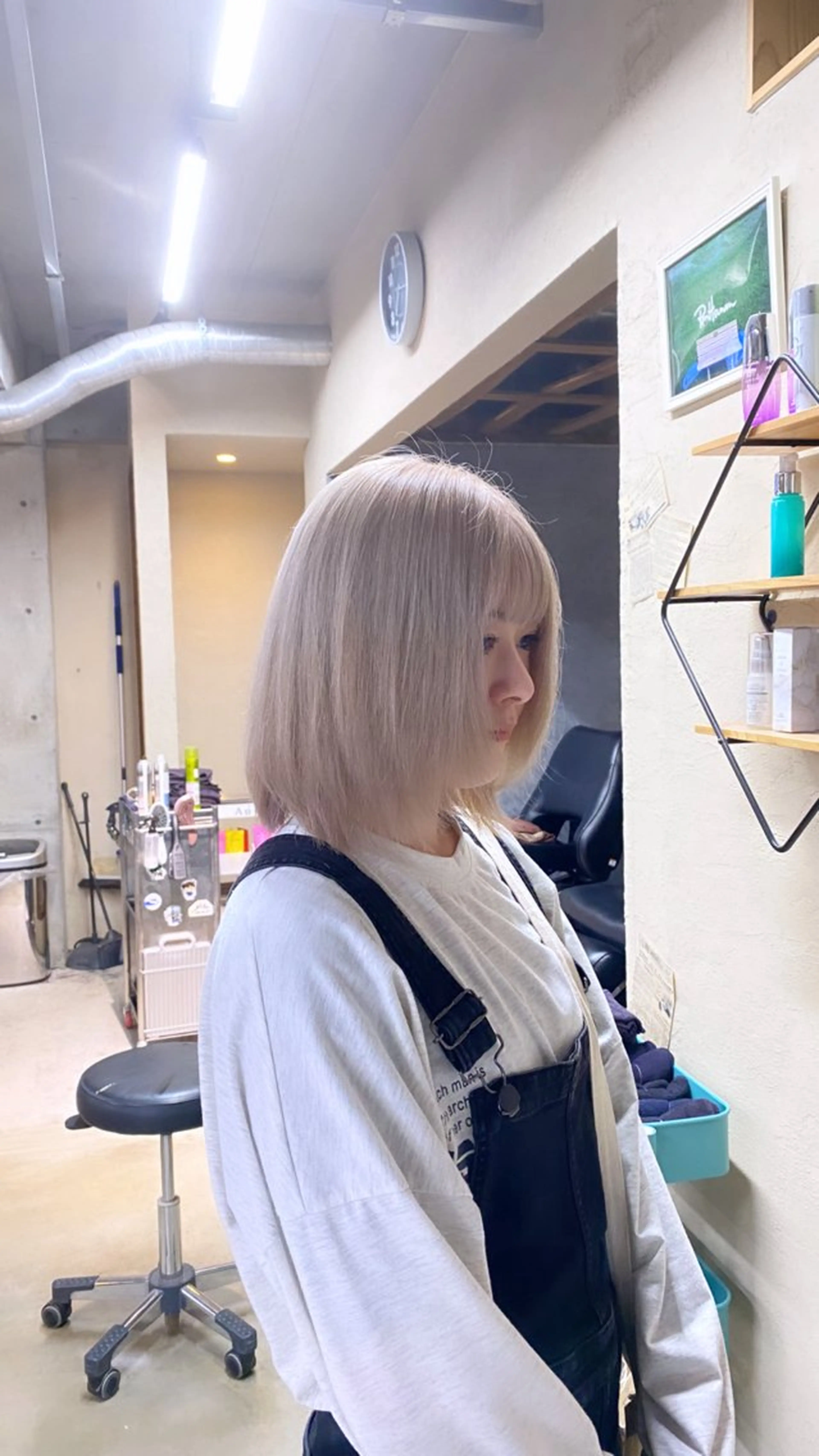 ショート カラー ベージュカラー ブリーチ ケアブリーチ ホワイトベージュ ヘアカラー トリートメント SUONO所属・ブリーチムラ修正 /ハイトーン/青砥大のヘアスタイル