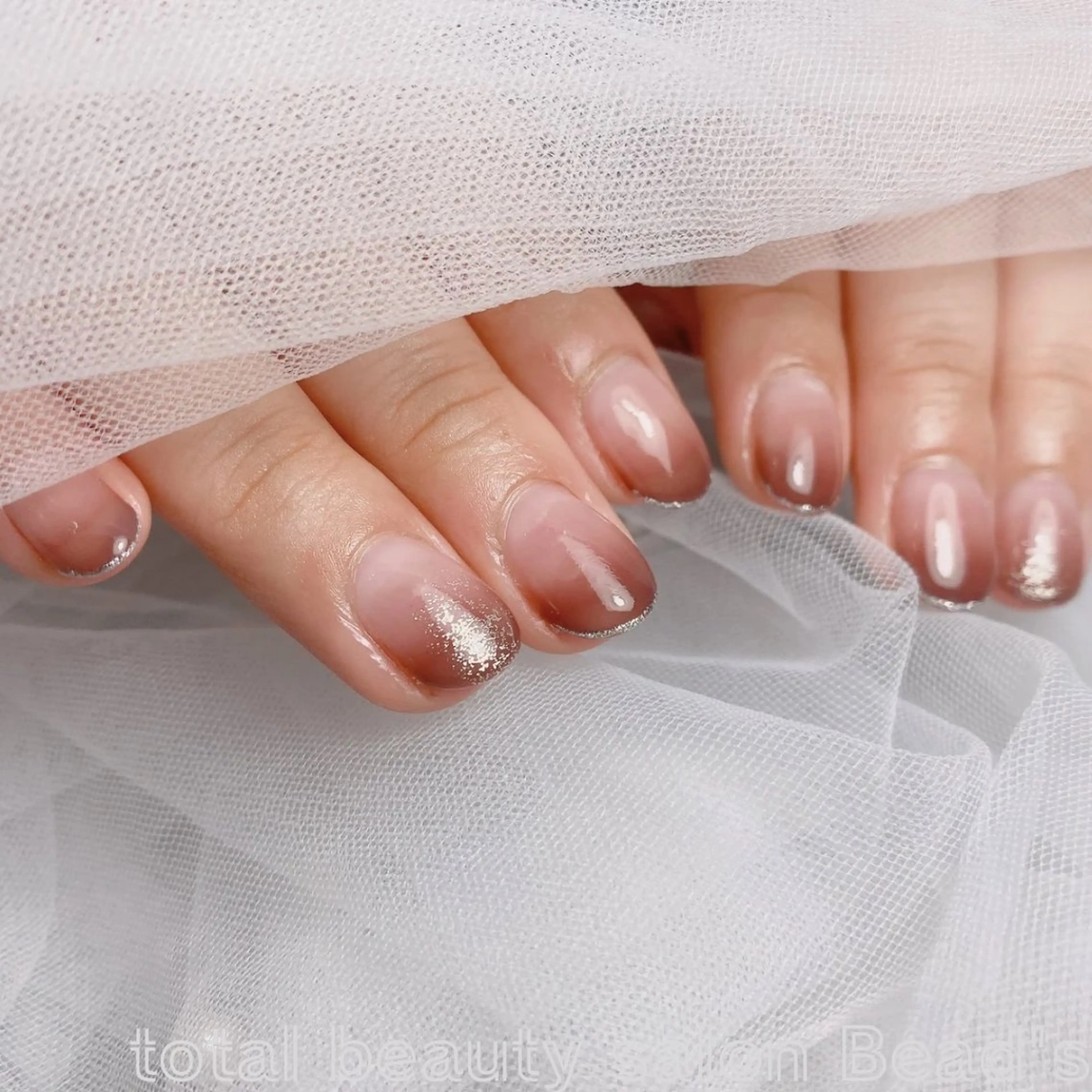 ネイル グラデーション ラメ(グリッター) ネイルサロン　ビーズ所属・トータルビューティー サロンビーズ すずのネイルデザイン