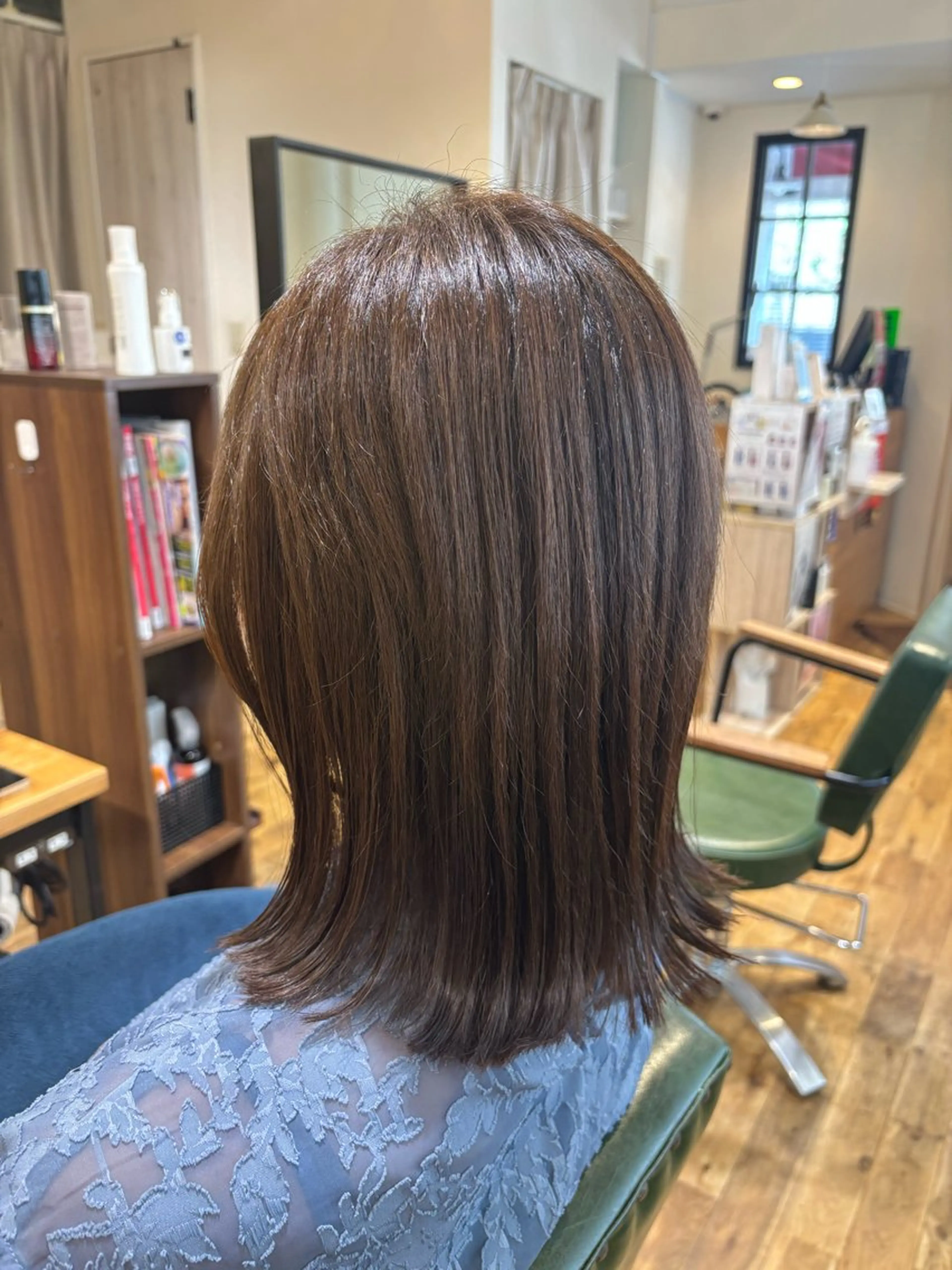 ミディアム カット ヘアカラー 艶カラー🫧 推しカラー🧸楽歌のヘアスタイル