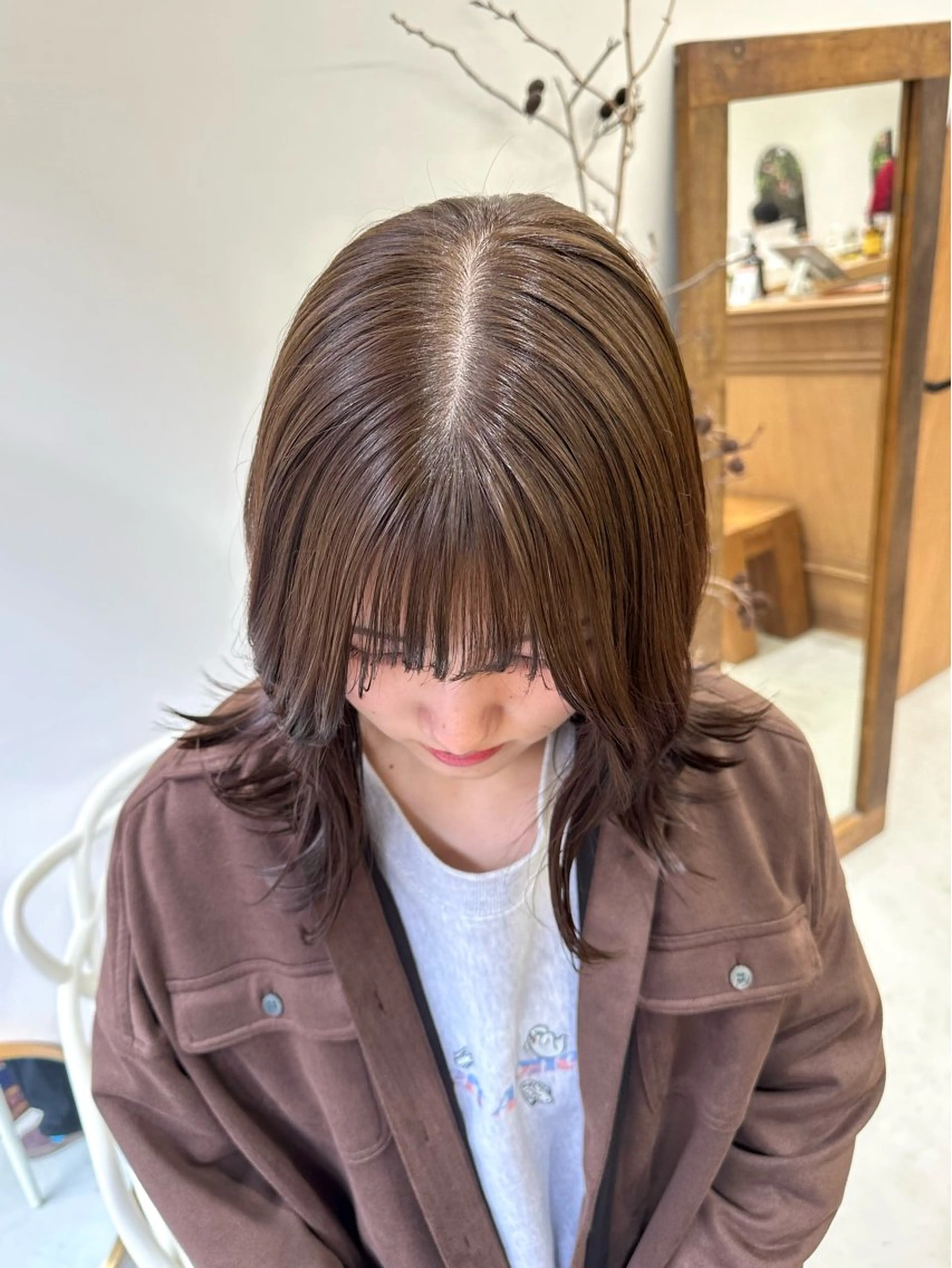 セミロング カラー ベージュカラー ブリーチ ダブルカラー ブリーチなしカラー オリーブベージュ カット ヘアカラー トリートメント mana／ブリーチ なし／ベージュ／暖色のヘアスタイル