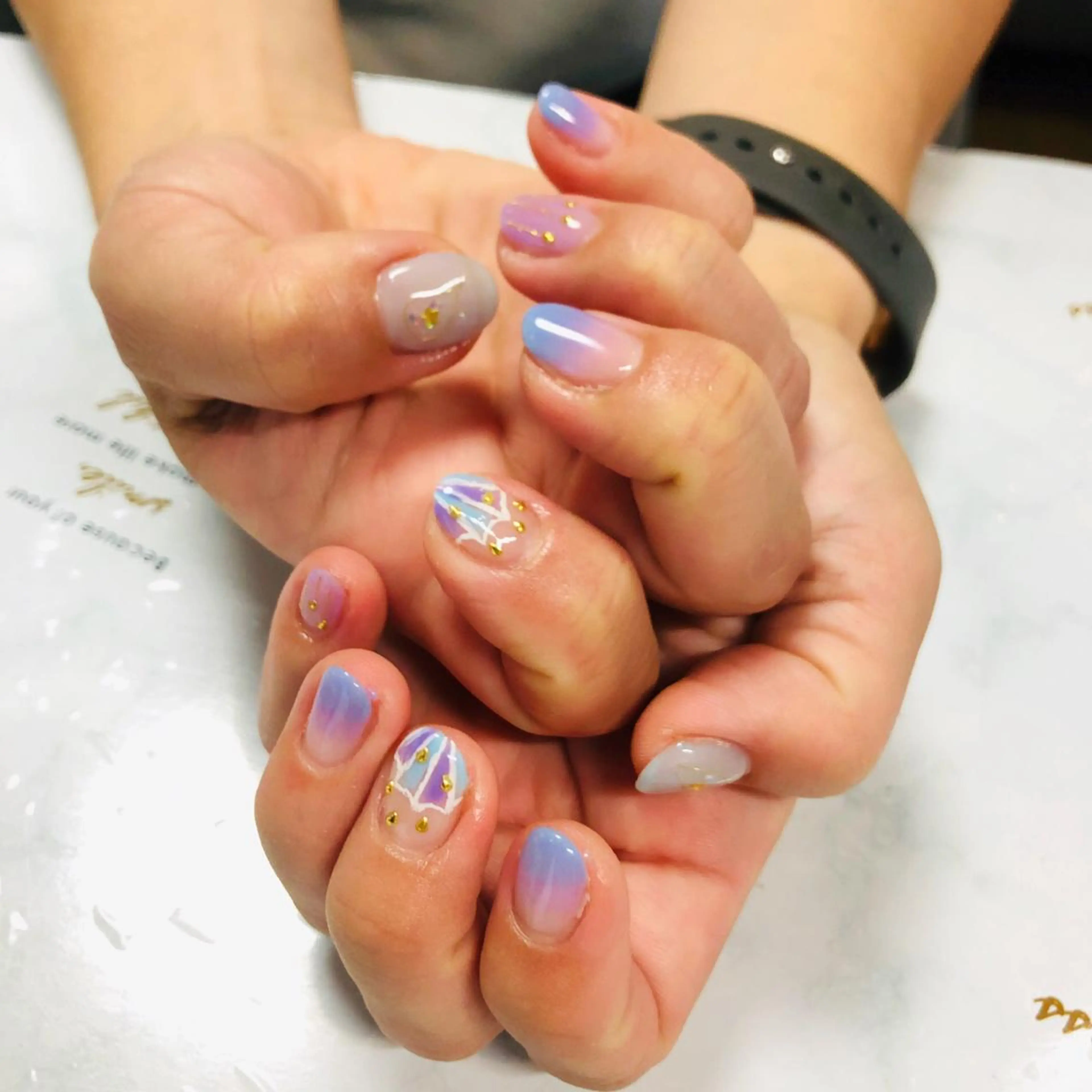 ネイル フットネイル ジェルネイル グラデーション ラメ(グリッター) ラメグラデーション ハンドネイル ネイルサロン エーネイルのネイルデザイン