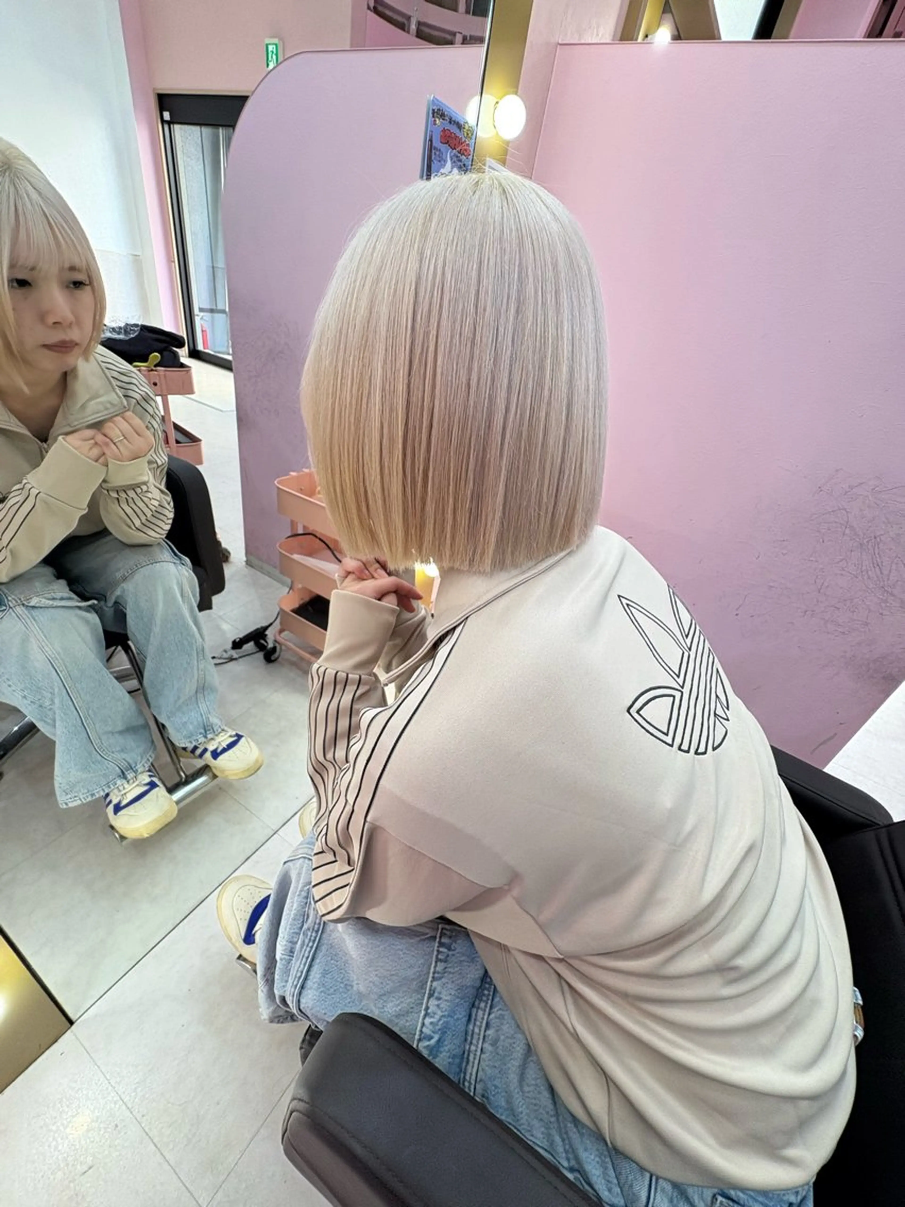 ショート カラー アッシュ アッシュグレー ベージュカラー ブリーチ ブロンド ヘアカラー トリートメント 【美髪ハイトーン】 髪質改善/大和🎀のヘアスタイル