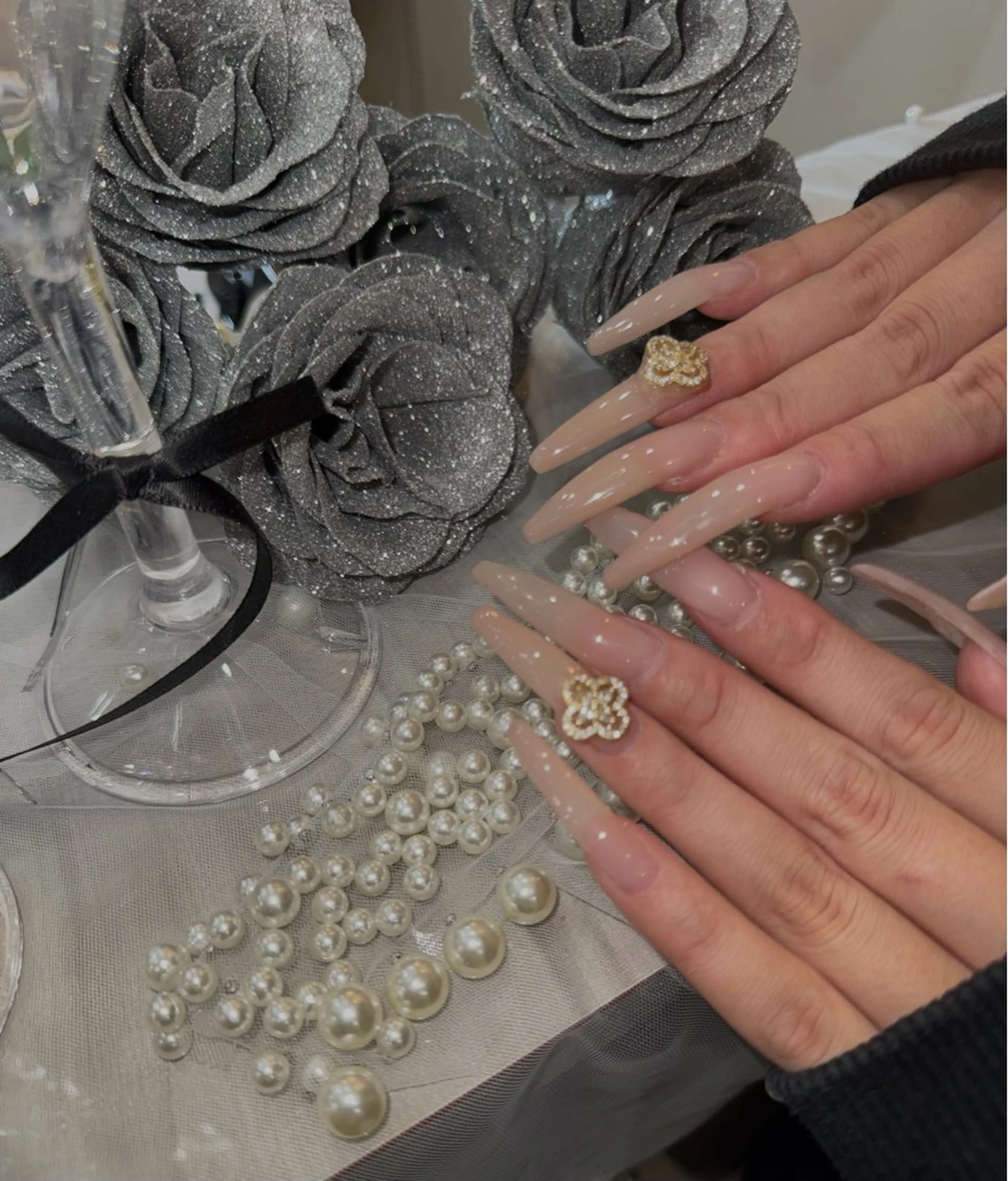 ネイル ラメ(グリッター) ニュアンスネイル ワンカラーネイル リボン シンプルネイル 梶野 友海華のネイルデザイン