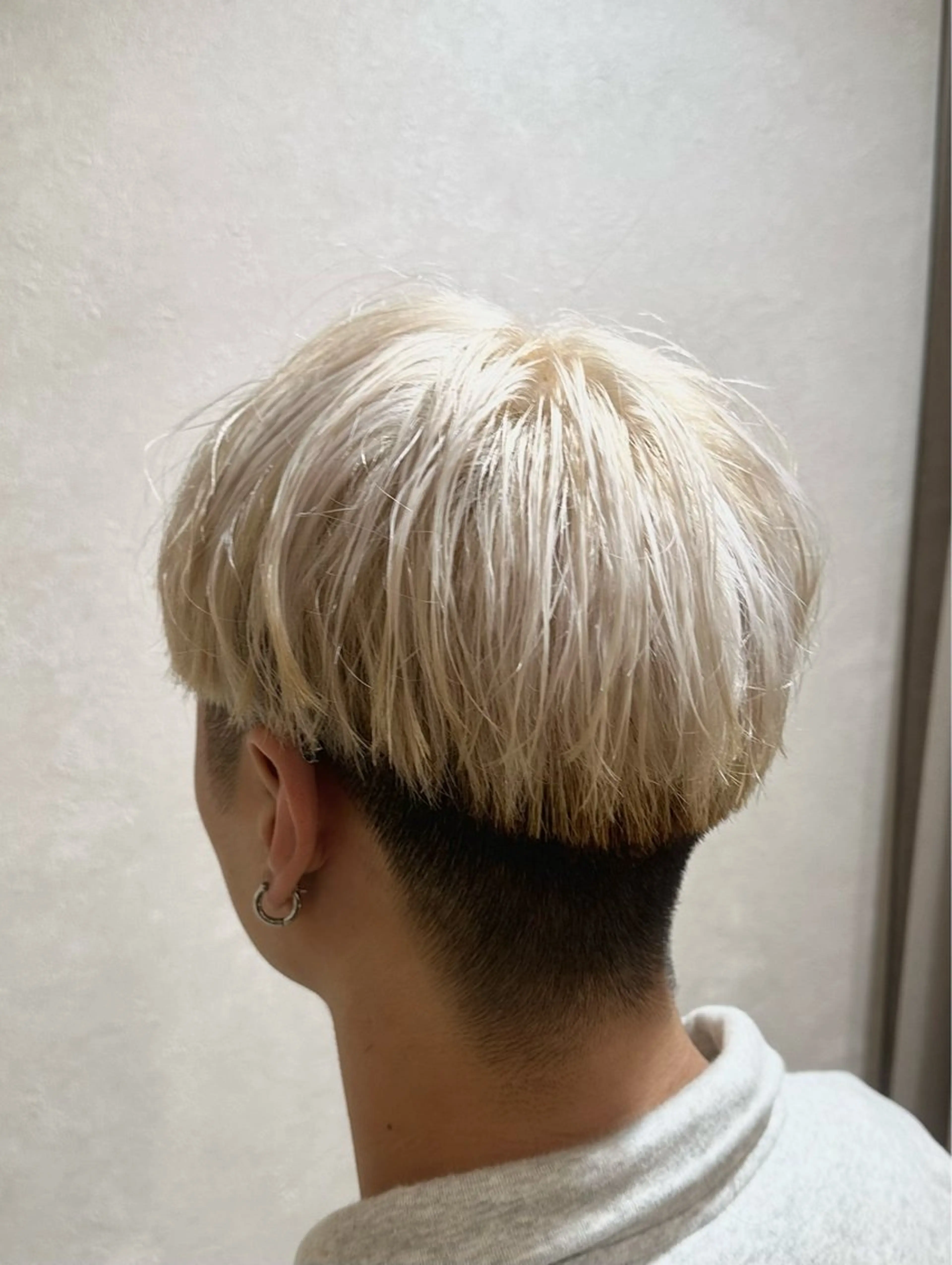 ミディアム カラー メンズ メンズブリーチ ブリーチ ブロンド ケアブリーチ ホワイトブロンド カット ヘアカラー ユージ ✂︎ メンズカット＆パーマのヘアスタイル