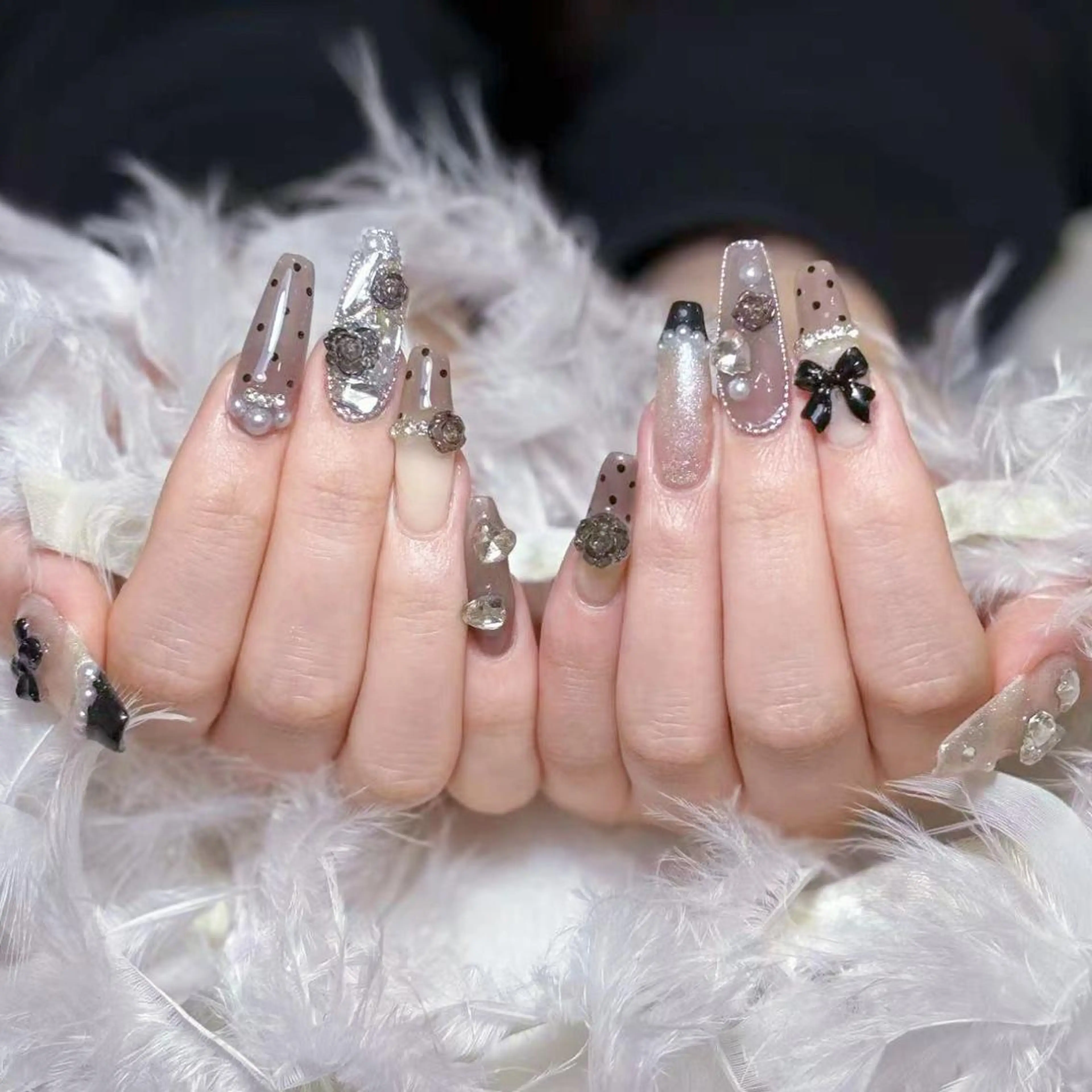 ネイル アートネイル オーロラネイル ガーリー キラキラネイル 韓国ネイル ハンドネイル DIANMOND NAIL🌸のネイルデザイン