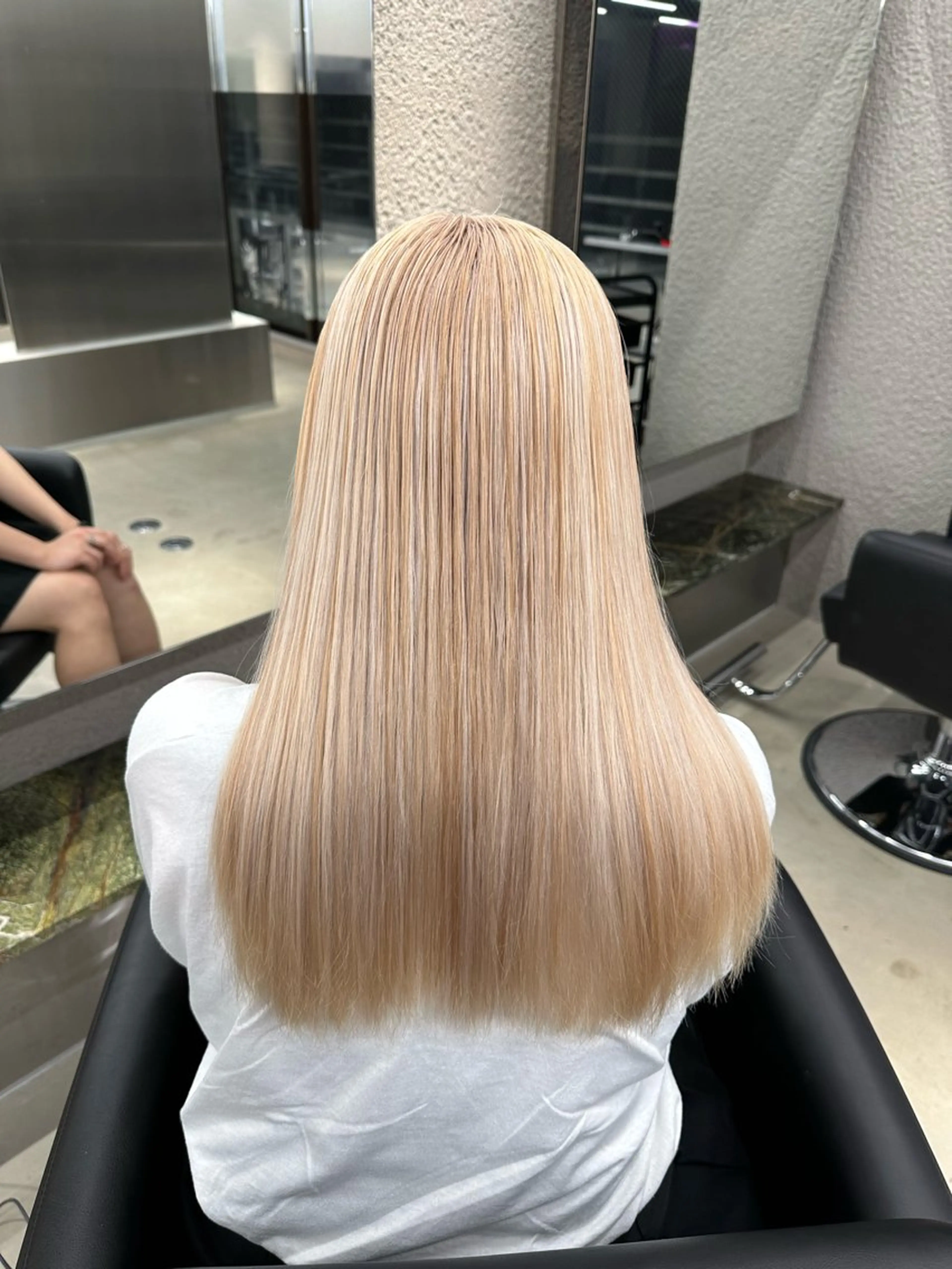 ロング カラー ブリーチ レイヤーカット トリートメント ハイトーン/ 縮毛矯正のヘアスタイル