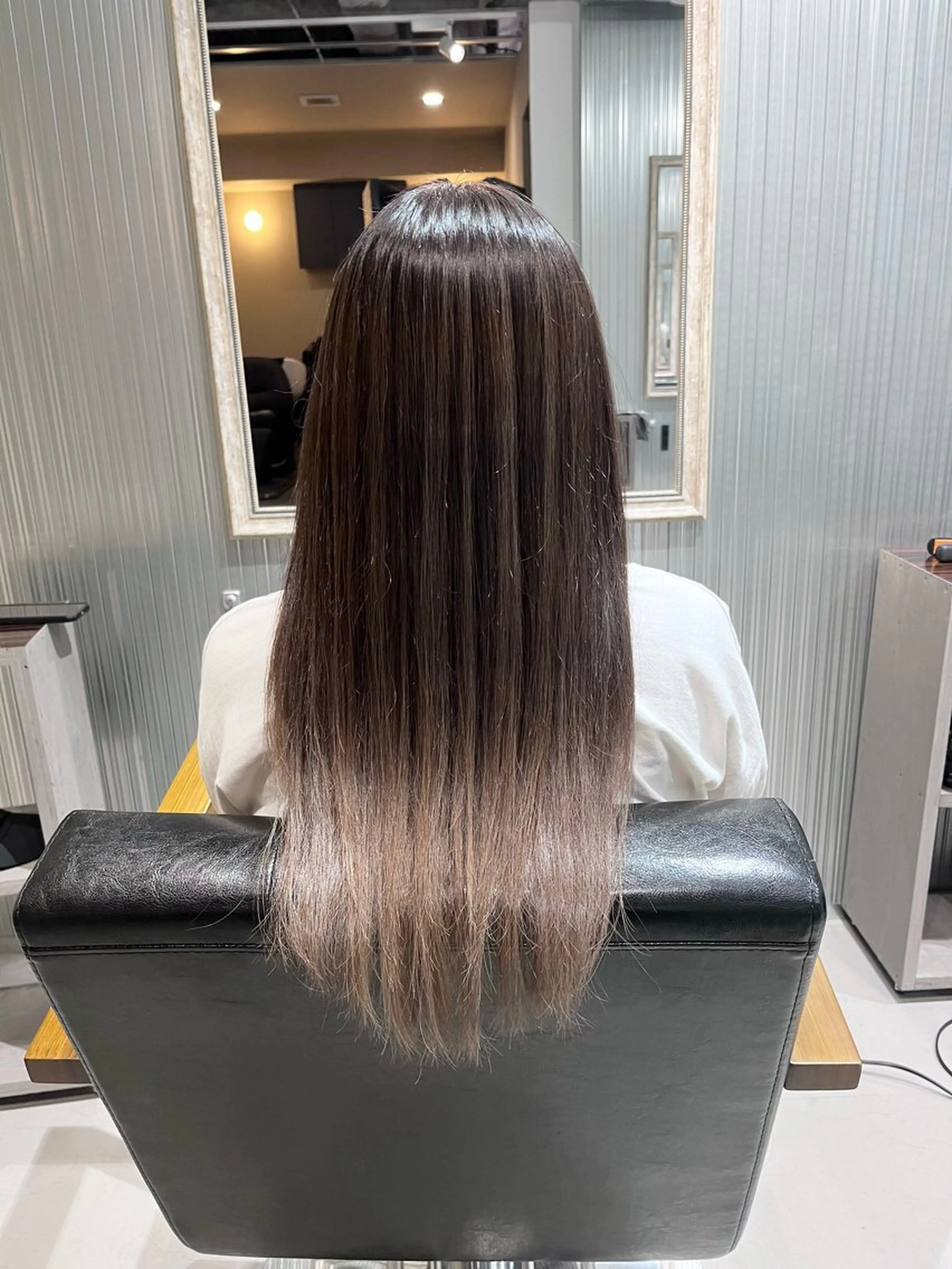 ロング カラー バレイヤージュ ブリーチ グレージュ レイヤーカット KIZU 髪質改善 オカルト怪談のヘアスタイル