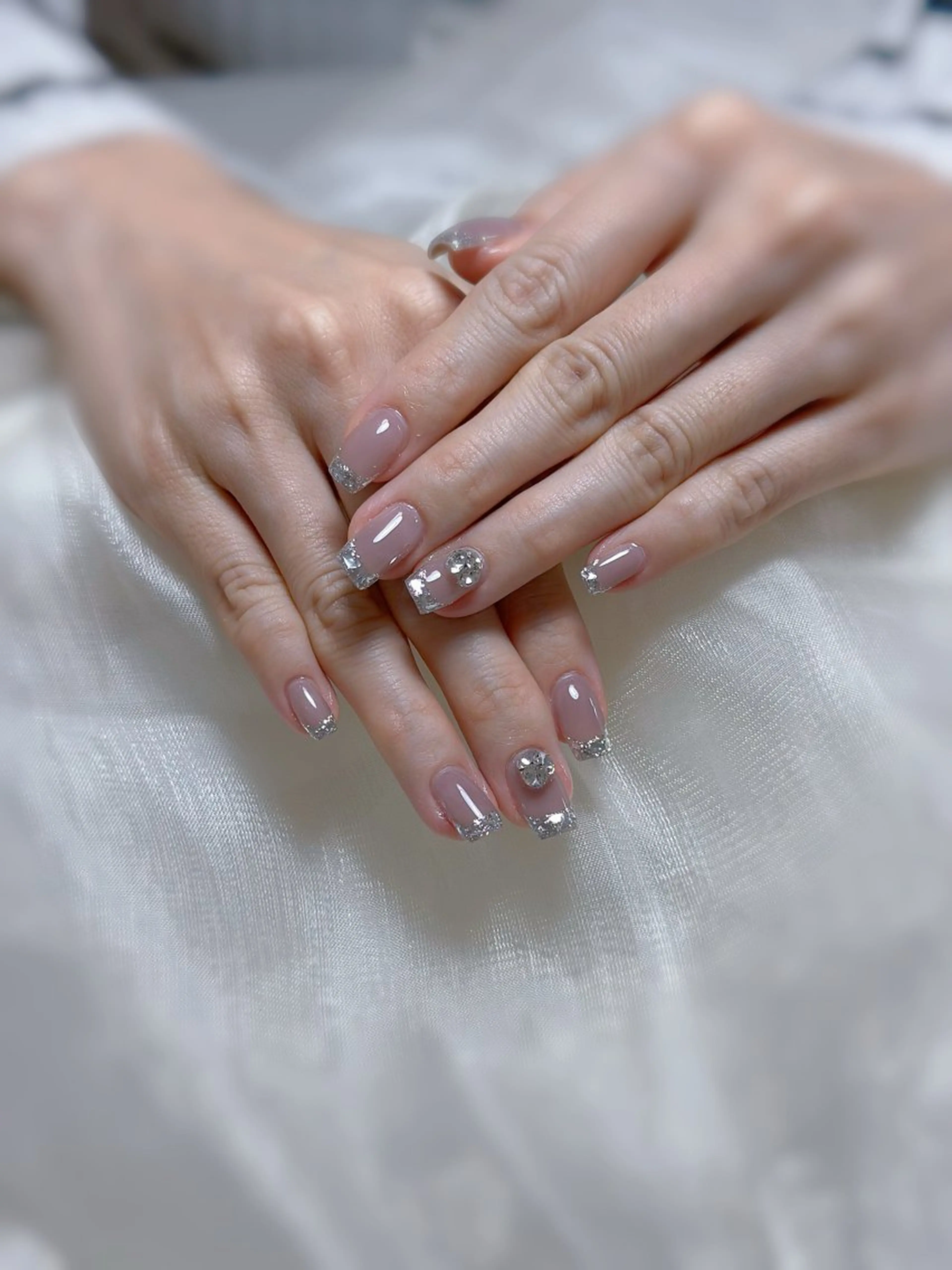 ネイル フレンチネイル ガラスフレンチ キラキラネイル ハンドネイル Maggie nailクロのネイルデザイン