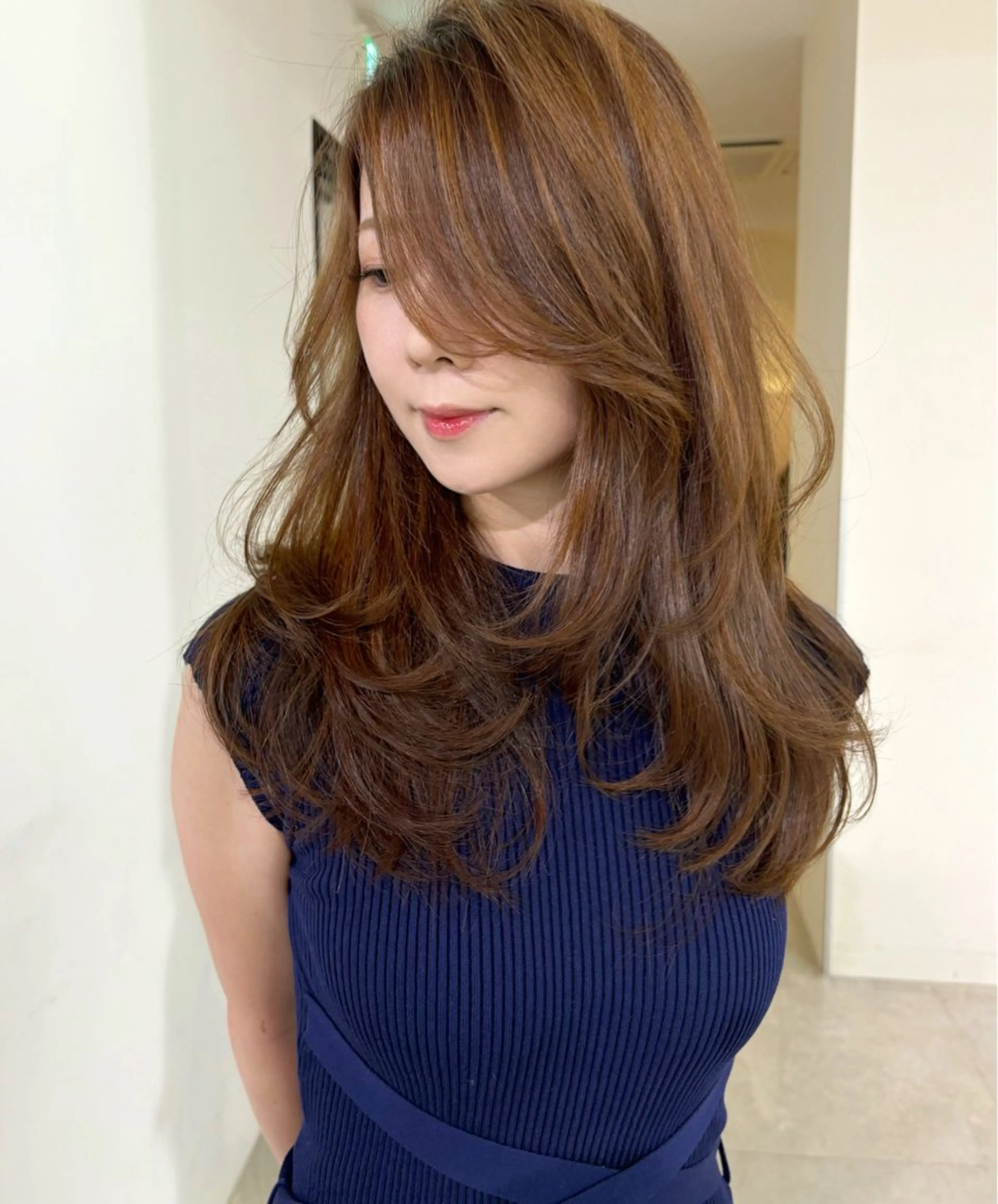 ロング カラー mizuki/ピンク ベージュ.レイヤーのヘアスタイル