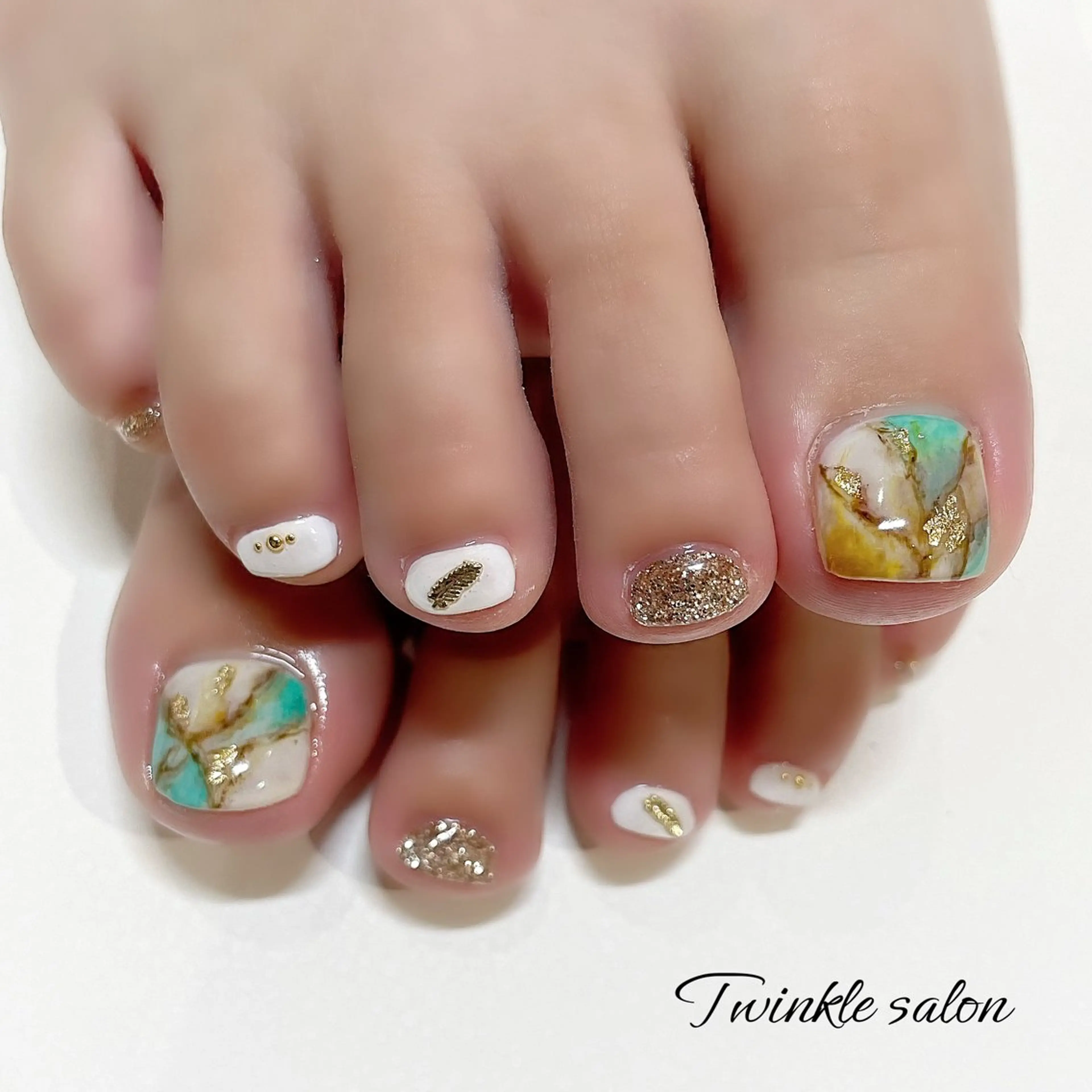 ネイル フットネイル 中井 綾香の眉毛・アイブロウイメージ