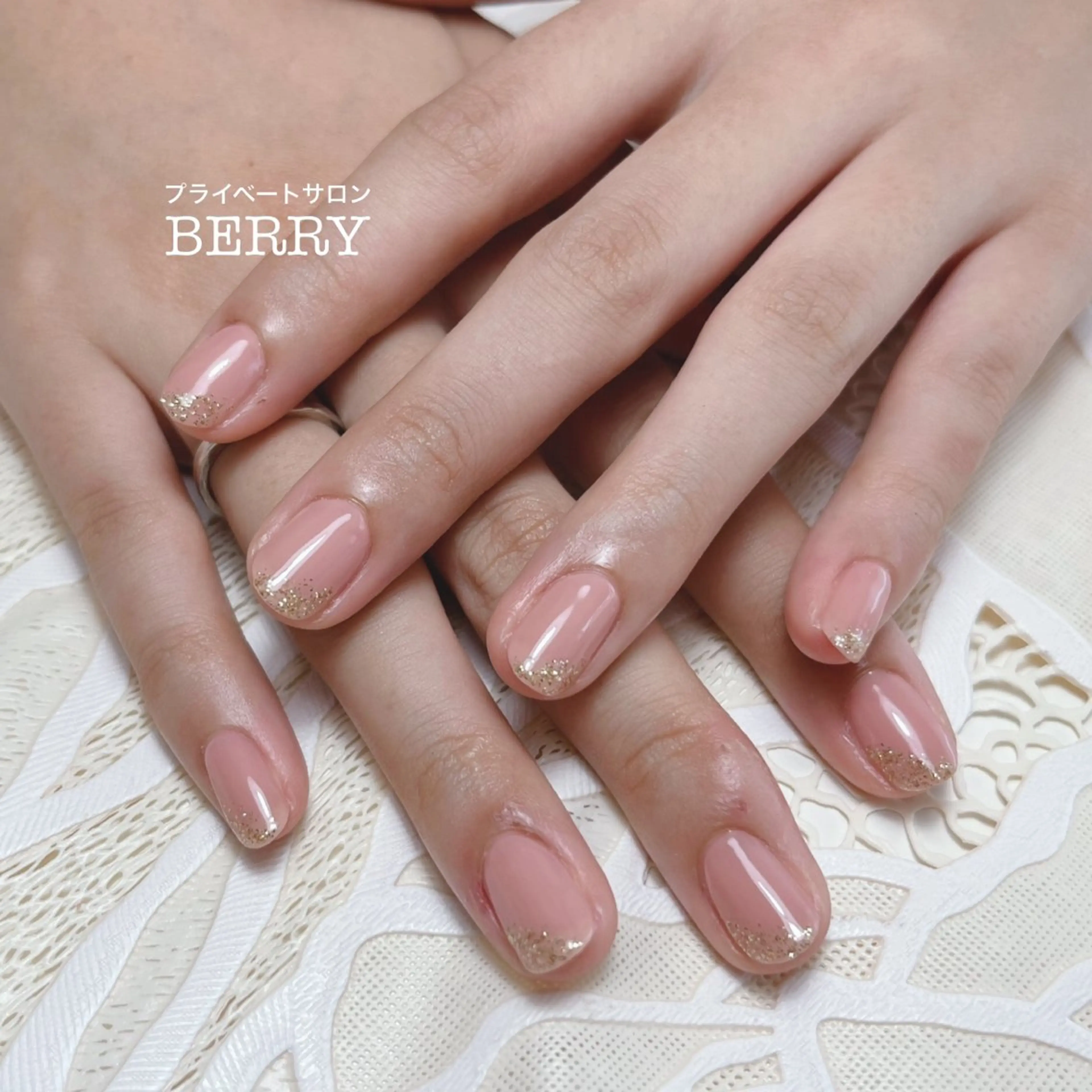 ネイル ラメ(グリッター) オフィスネイル ワンカラーネイル シンプルネイル ハンドネイル プライベートサロン BERRY所属・プライベートサロン BERRYのエステ・リラクイメージ