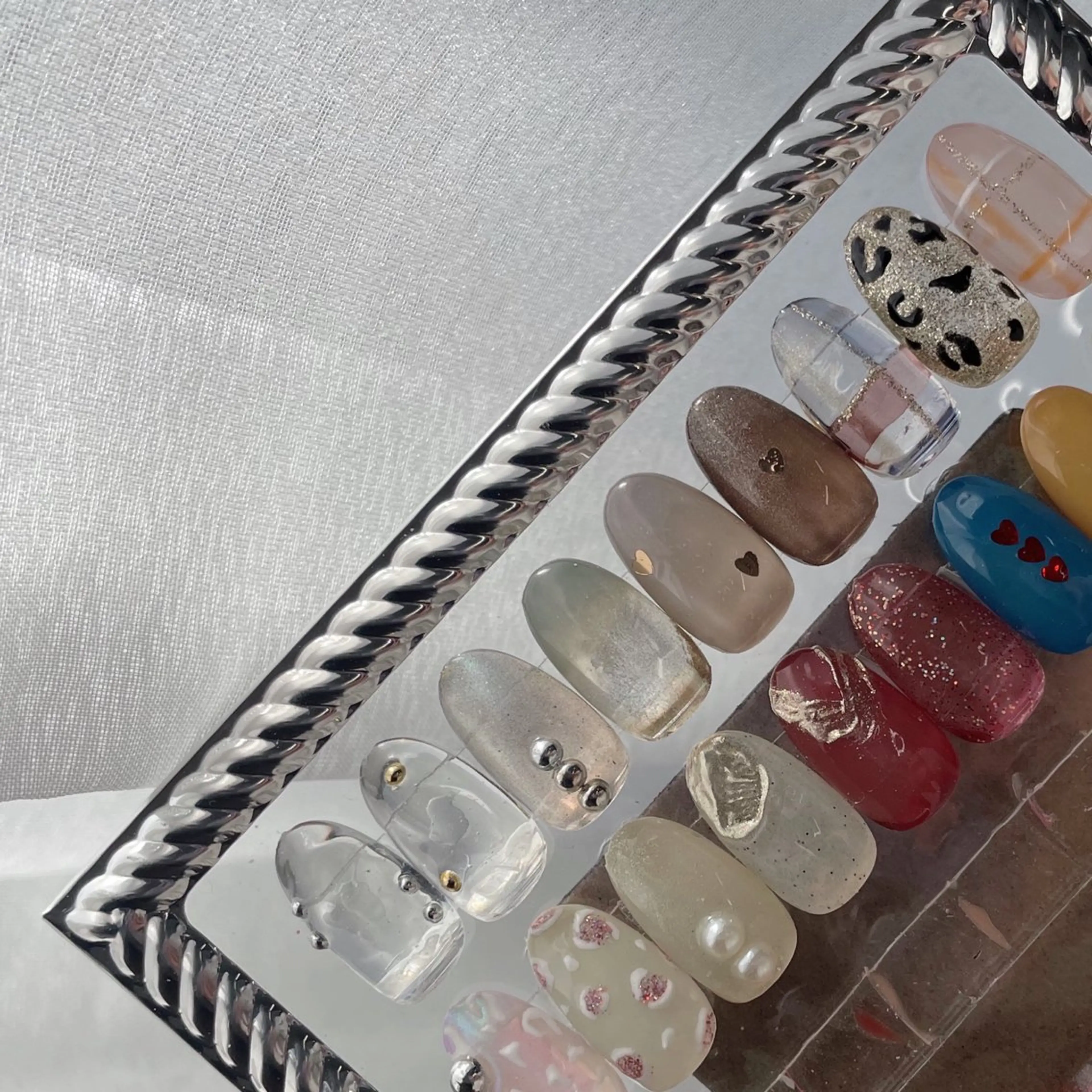 ネイル アートネイル ハート キラキラネイル ニュアンスネイル Natunail.__所属・NatuNail 🥥⭐︎shiyのネイルデザイン