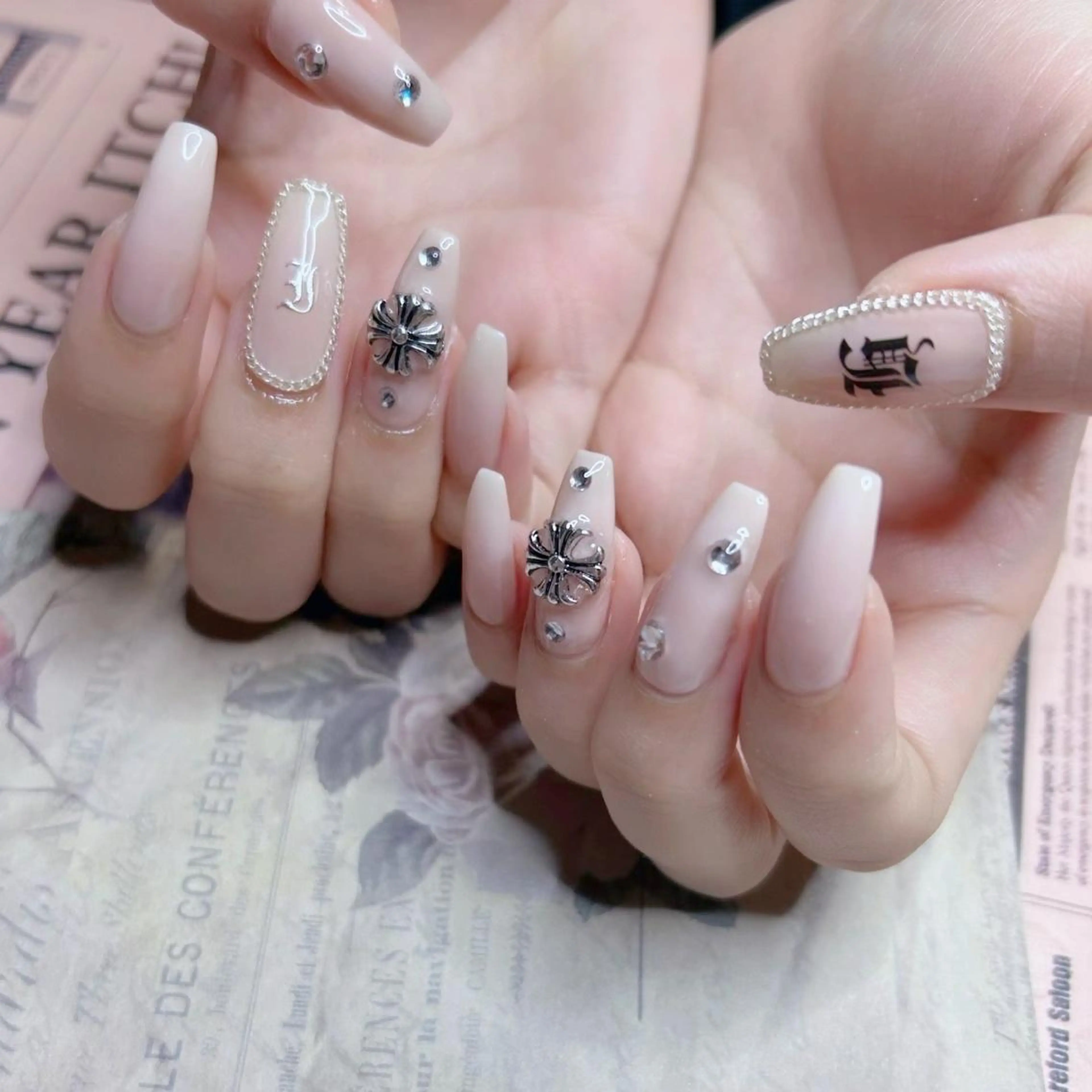 ネイル NOIROUGE所属・NOI ROUGEのネイルデザイン