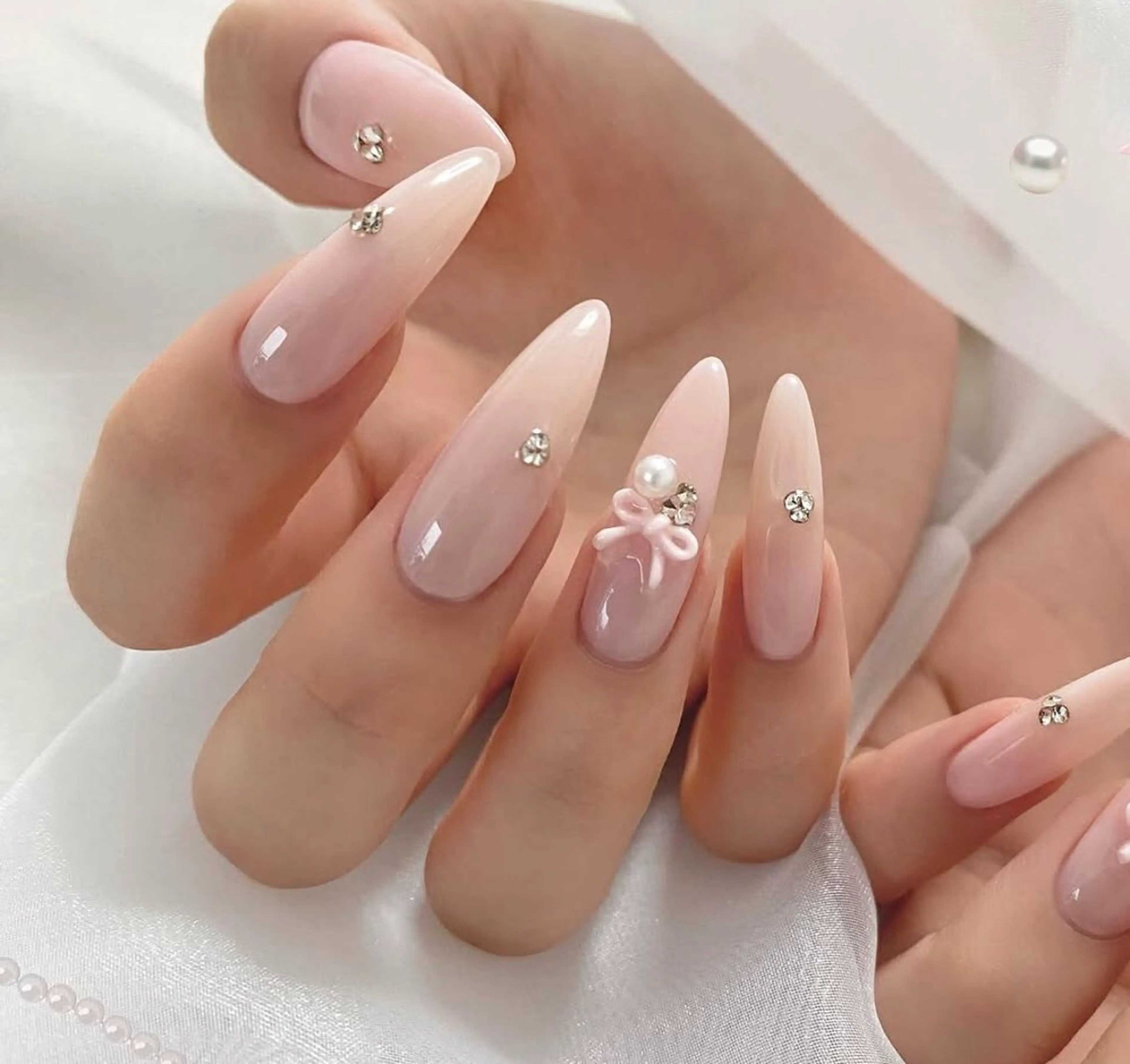 ネイル 長さ出し グラデーション キラキラネイル 韓国ネイル ラメ(グリッター) ハンドネイル ハンドケア Chisa Nail Studio所属・チ サのネイルデザイン