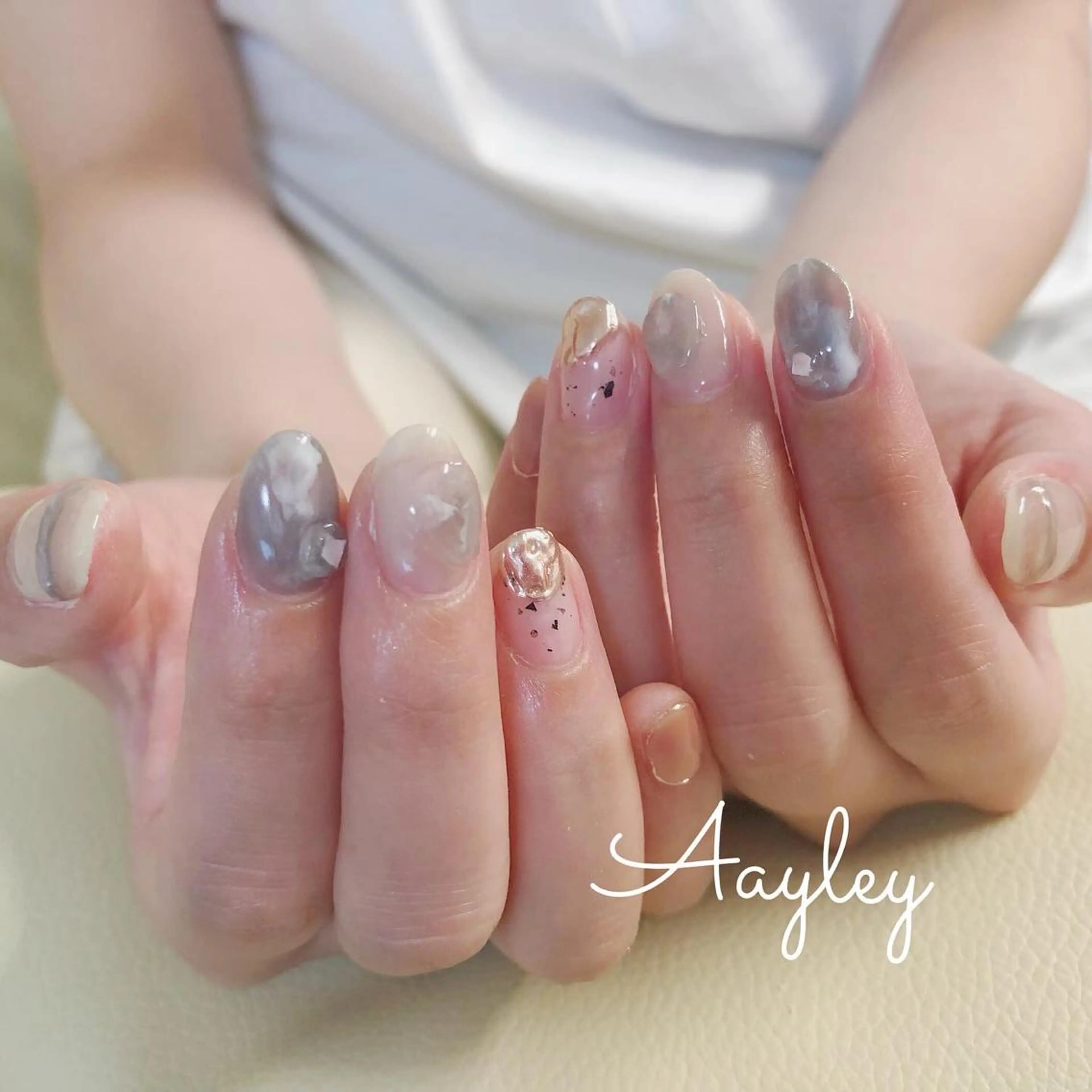 ミディアム カラー ネイル Aayley(アイリー)Salon所属・Aayley アイリ―サロンのネイルデザイン