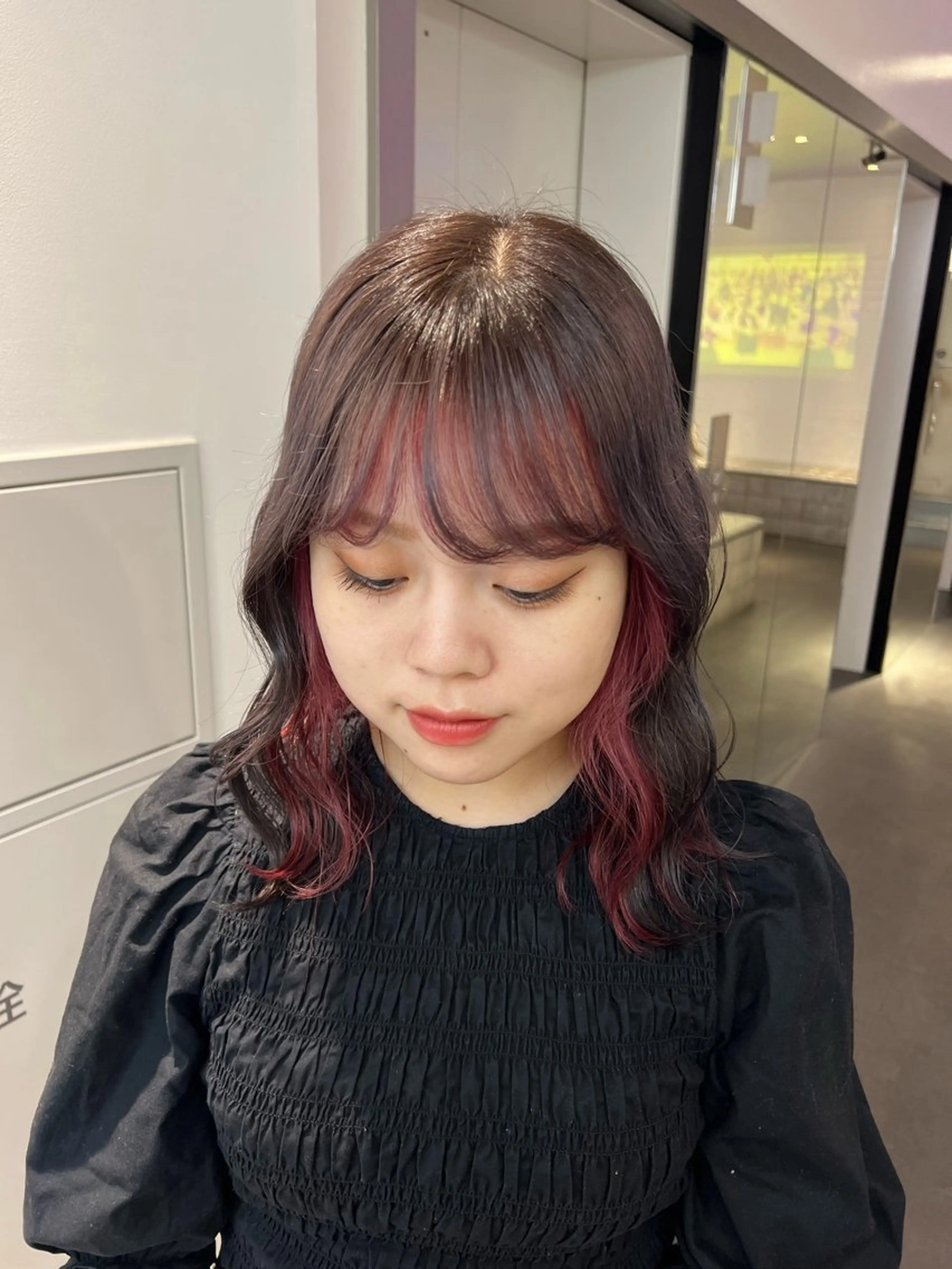 カラー グレージュ インナーカラー ピンクカラー ヘアカラー トリートメント 🌼動き×透明感🩵 ハイトーン/ナナのヘアスタイル