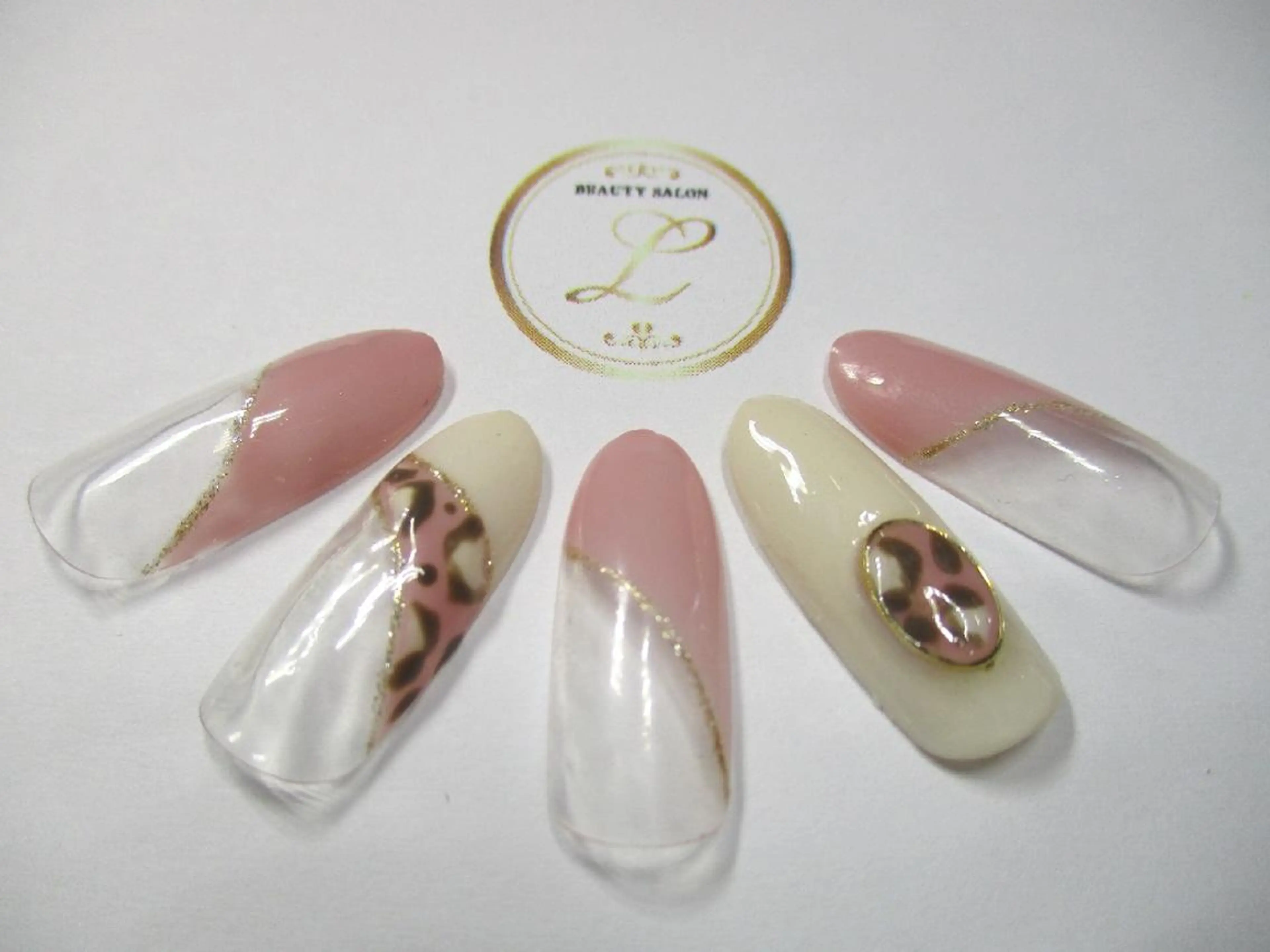 ネイル フレンチネイル 斜めフレンチ nail salon lux所属・ネイリスト yukaのネイルデザイン