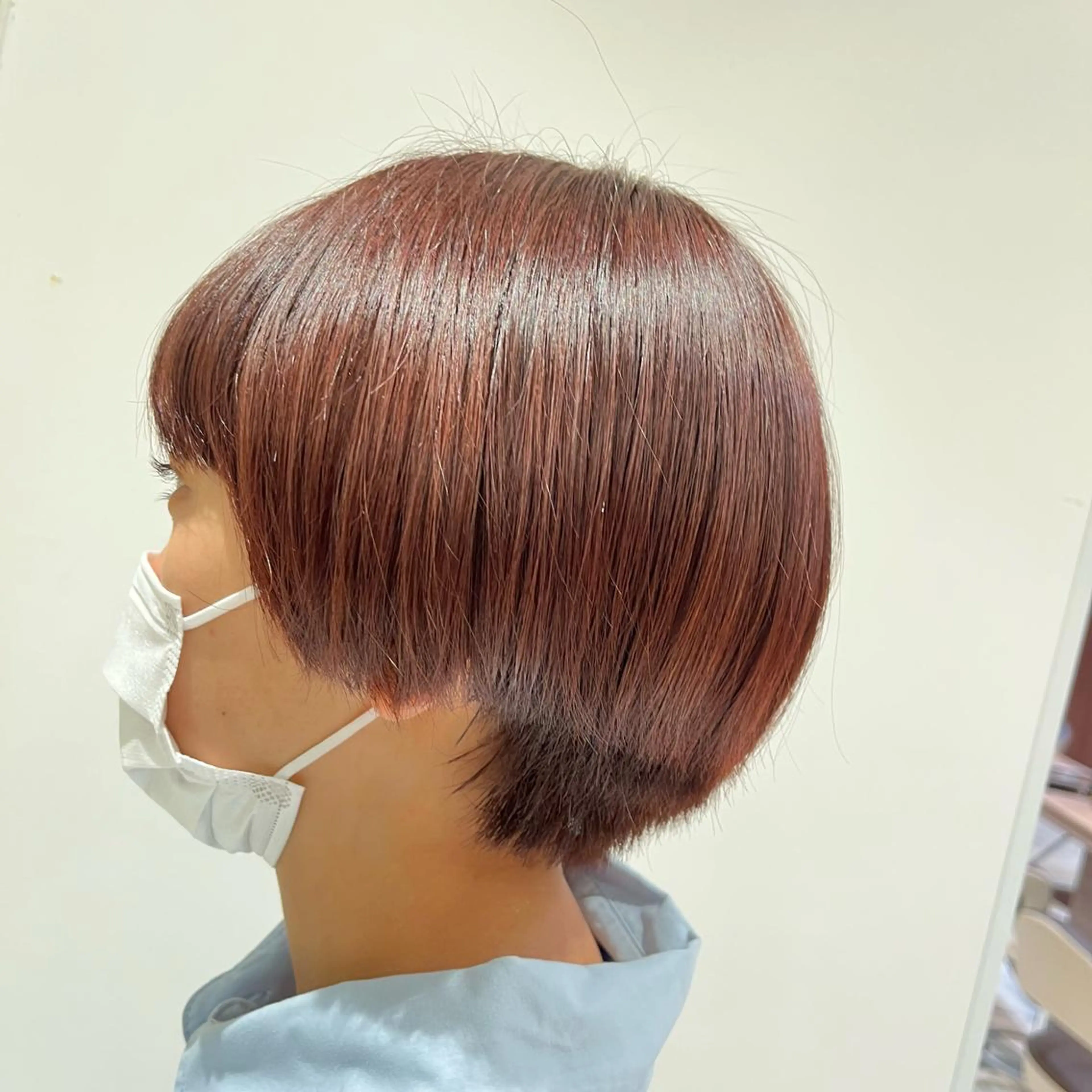 ショート 長尾菜々美🐰 ／ハイトーンカラーのヘアスタイル