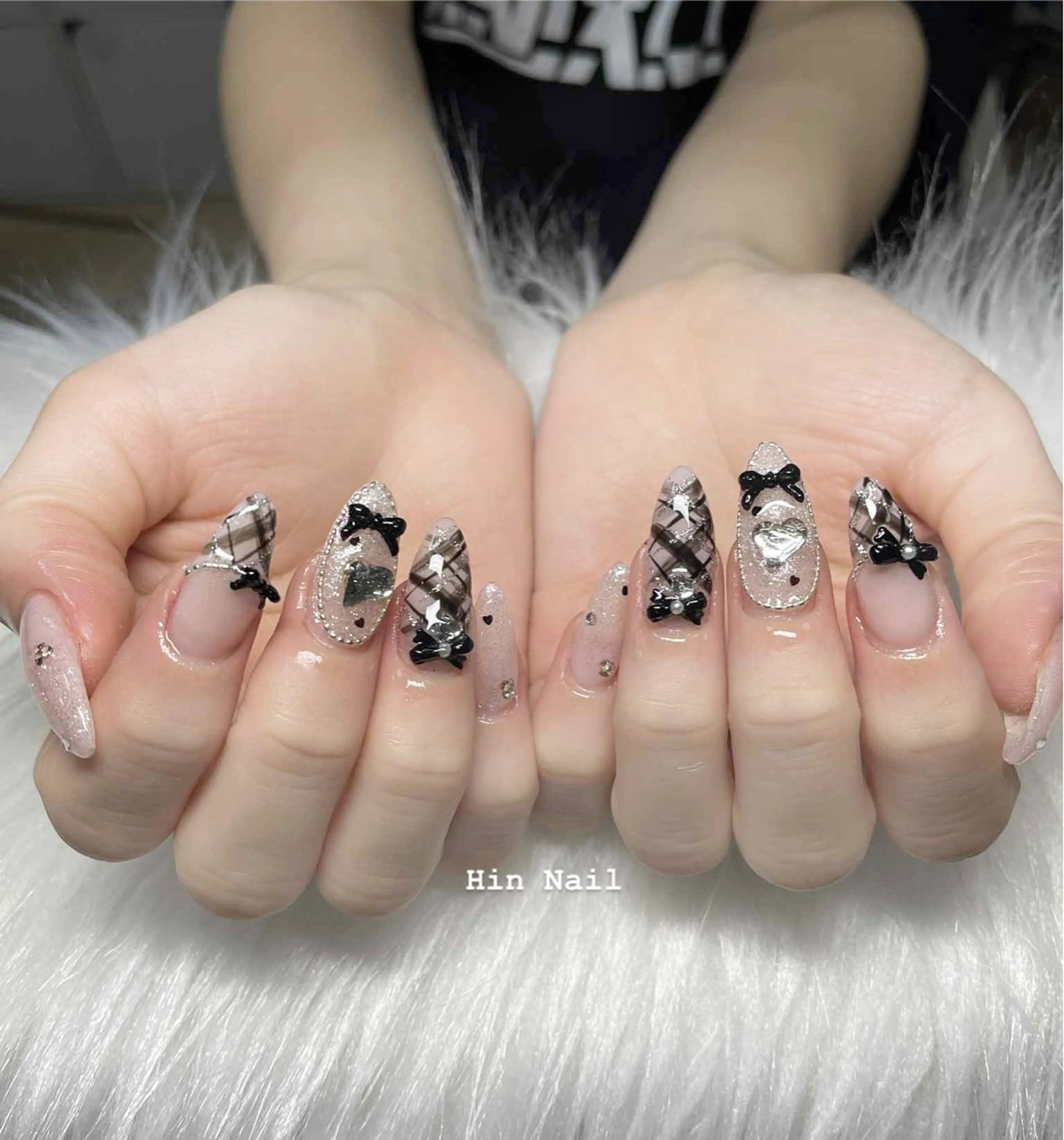 ネイル ジェルネイル ガーリー ハート 韓国ネイル 夏ネイル ハンドネイル HIN NAILのネイルデザイン