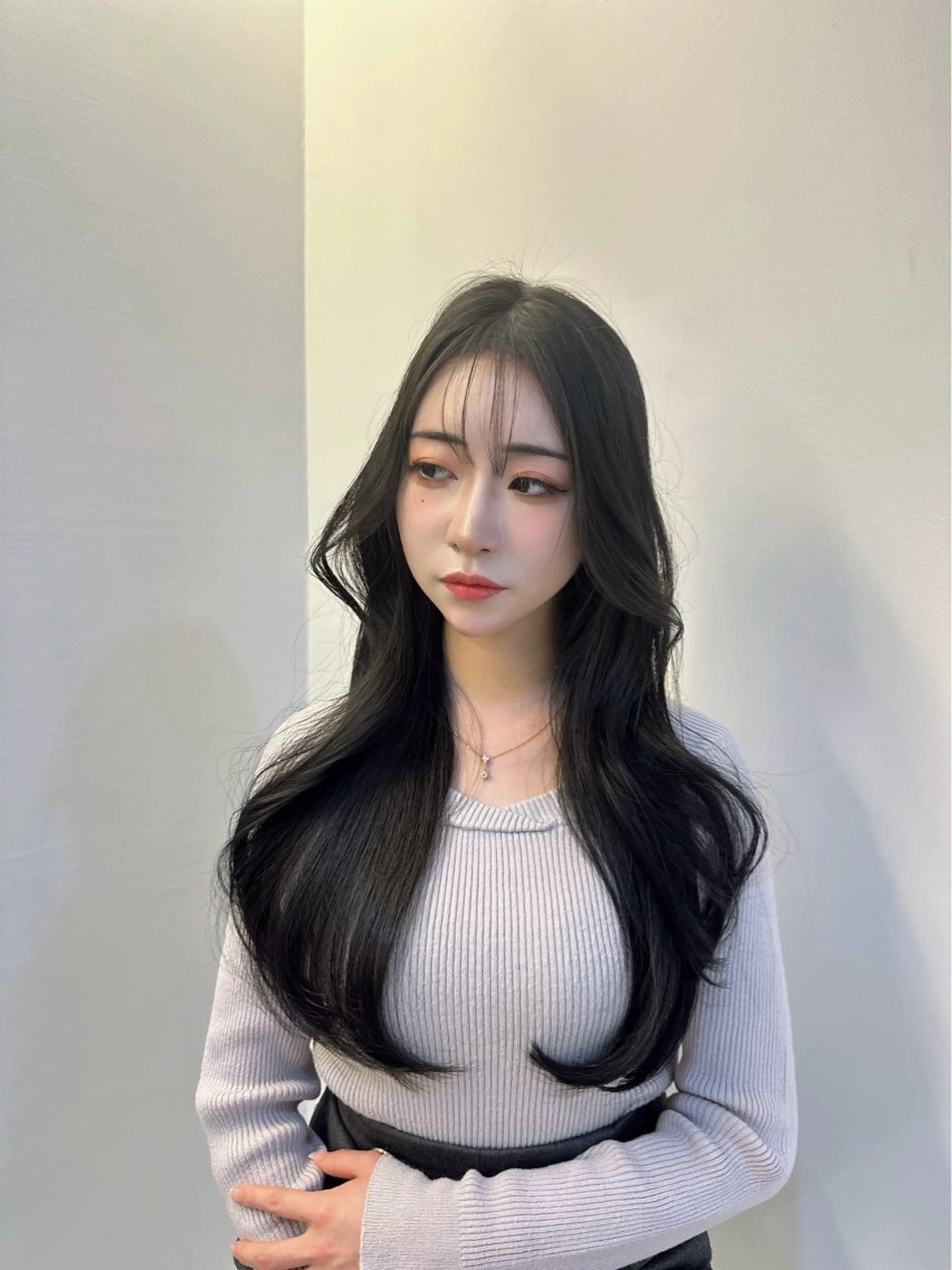 ロング 韓国風ヘア レイヤーカット 韓国ヘア特化 前髪クロスパーマのヘアスタイル