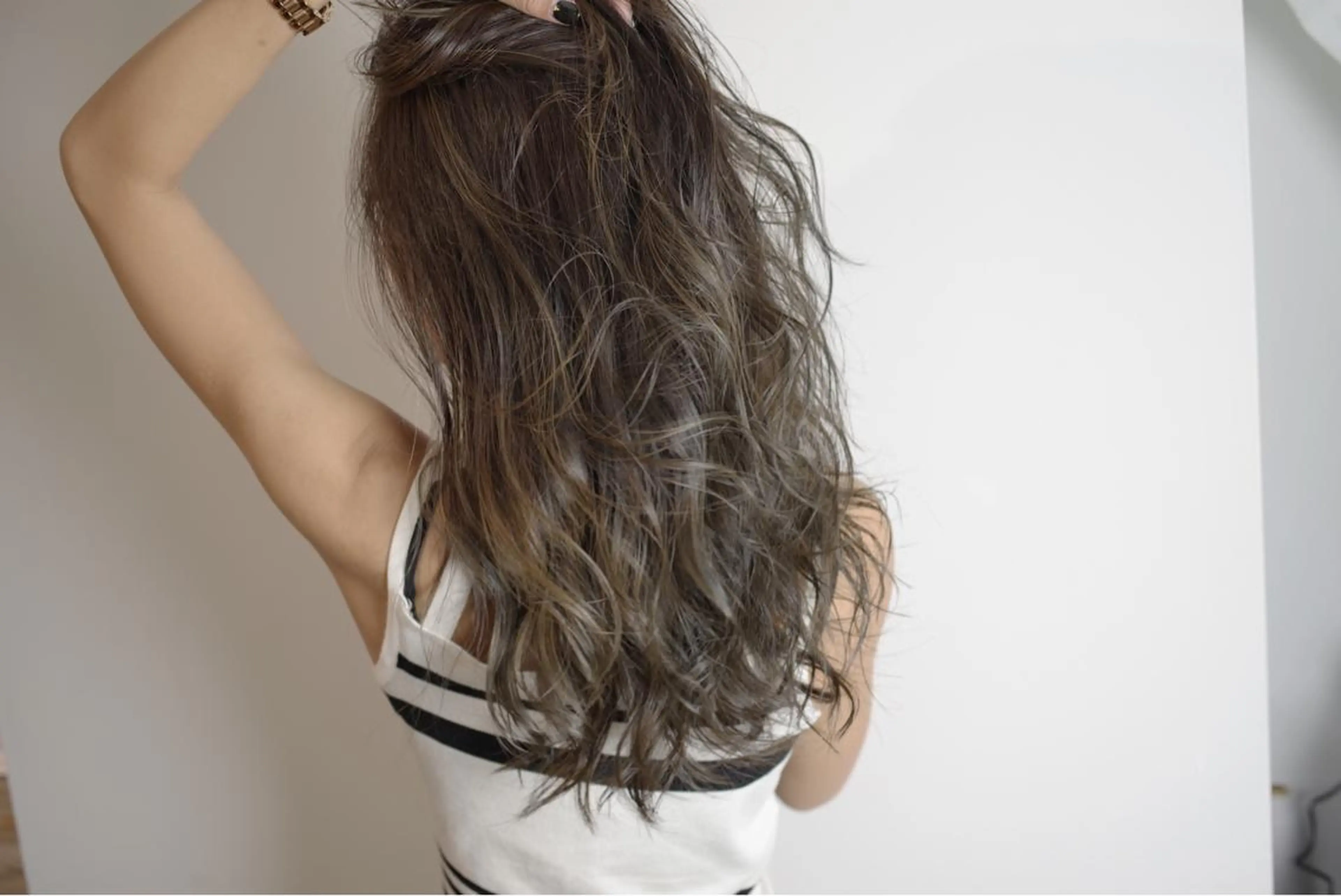 ロング カラー ハイライトカラー ハイライト ヘアカラー トリートメント ハイトーン/レイヤー /ケアブリーチ石川治のヘアスタイル