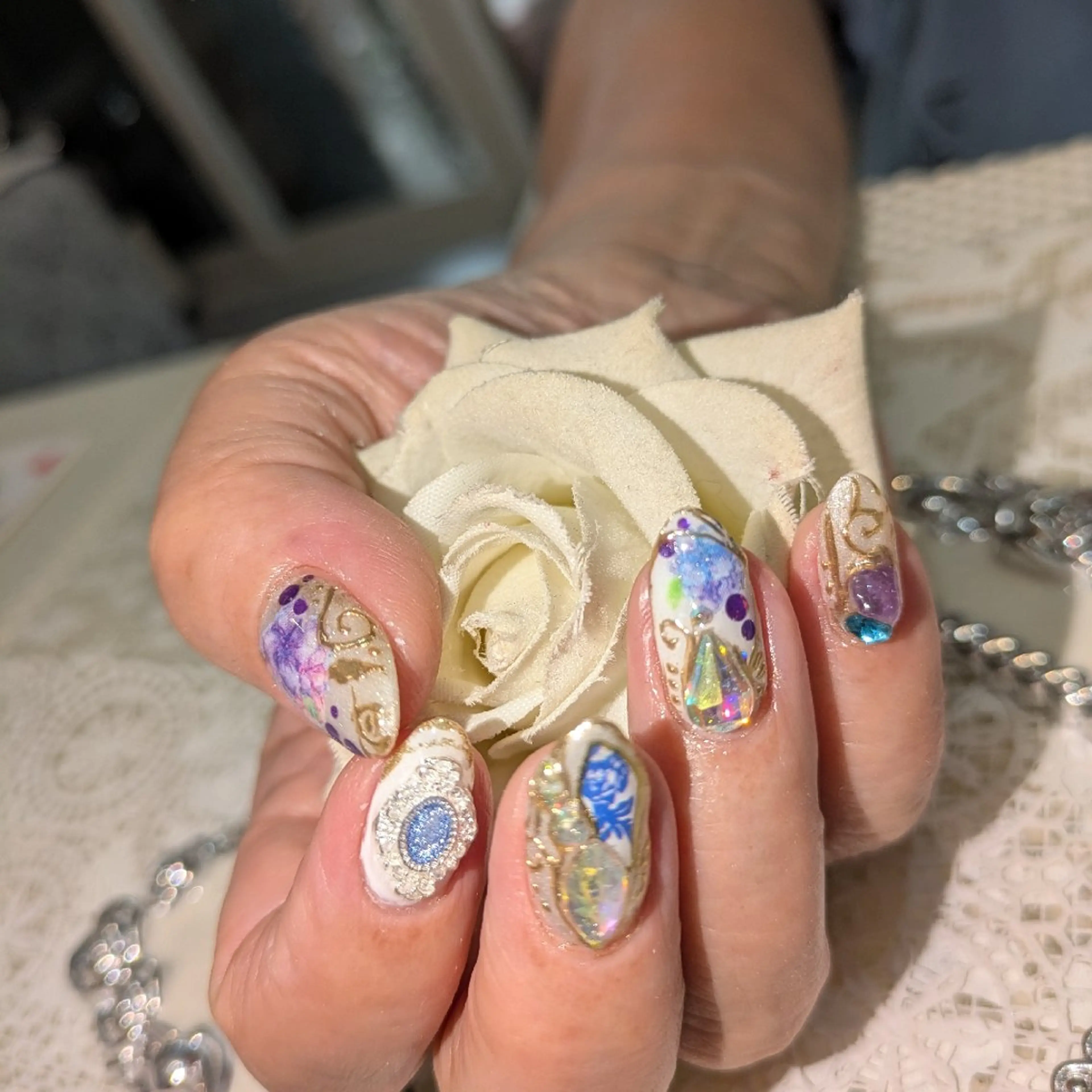 ネイル エステとネイル ローズコンフォートのネイルデザイン