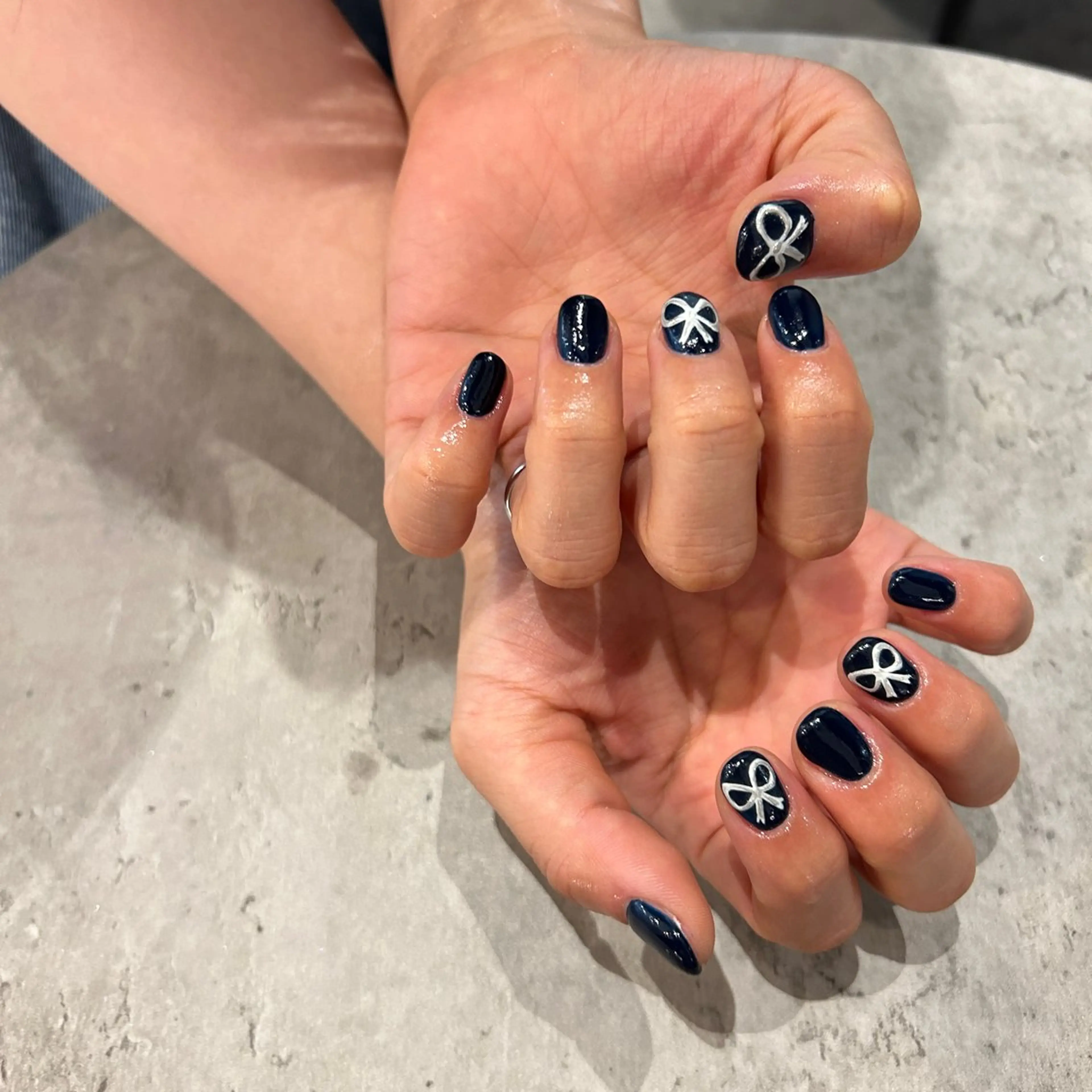 ネイル リボン ハンドネイル sayaka 🩰のネイルデザイン