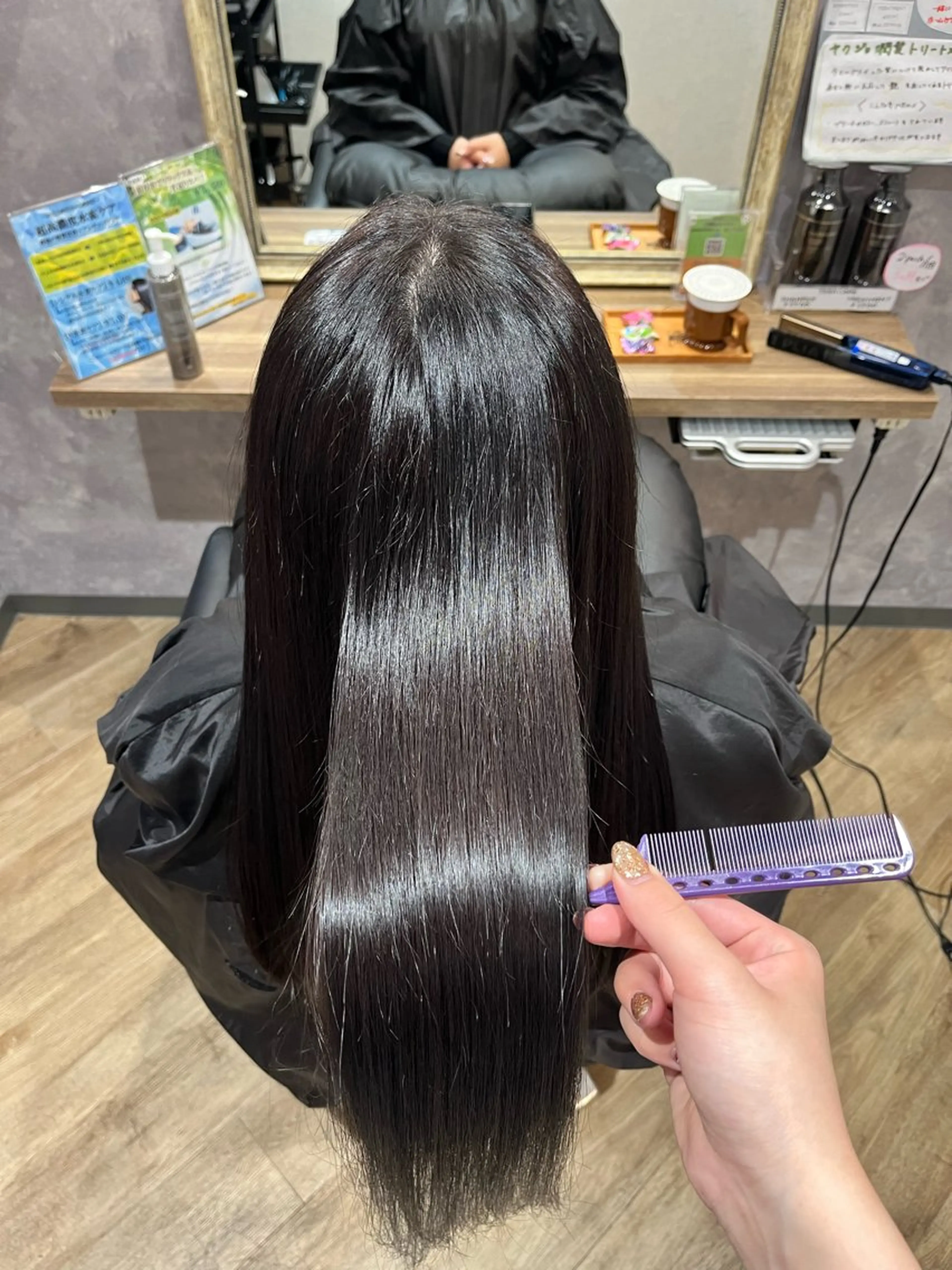 セミロング カラー Labimani所属・近藤 七海／箕面／艶カラーのヘアスタイル