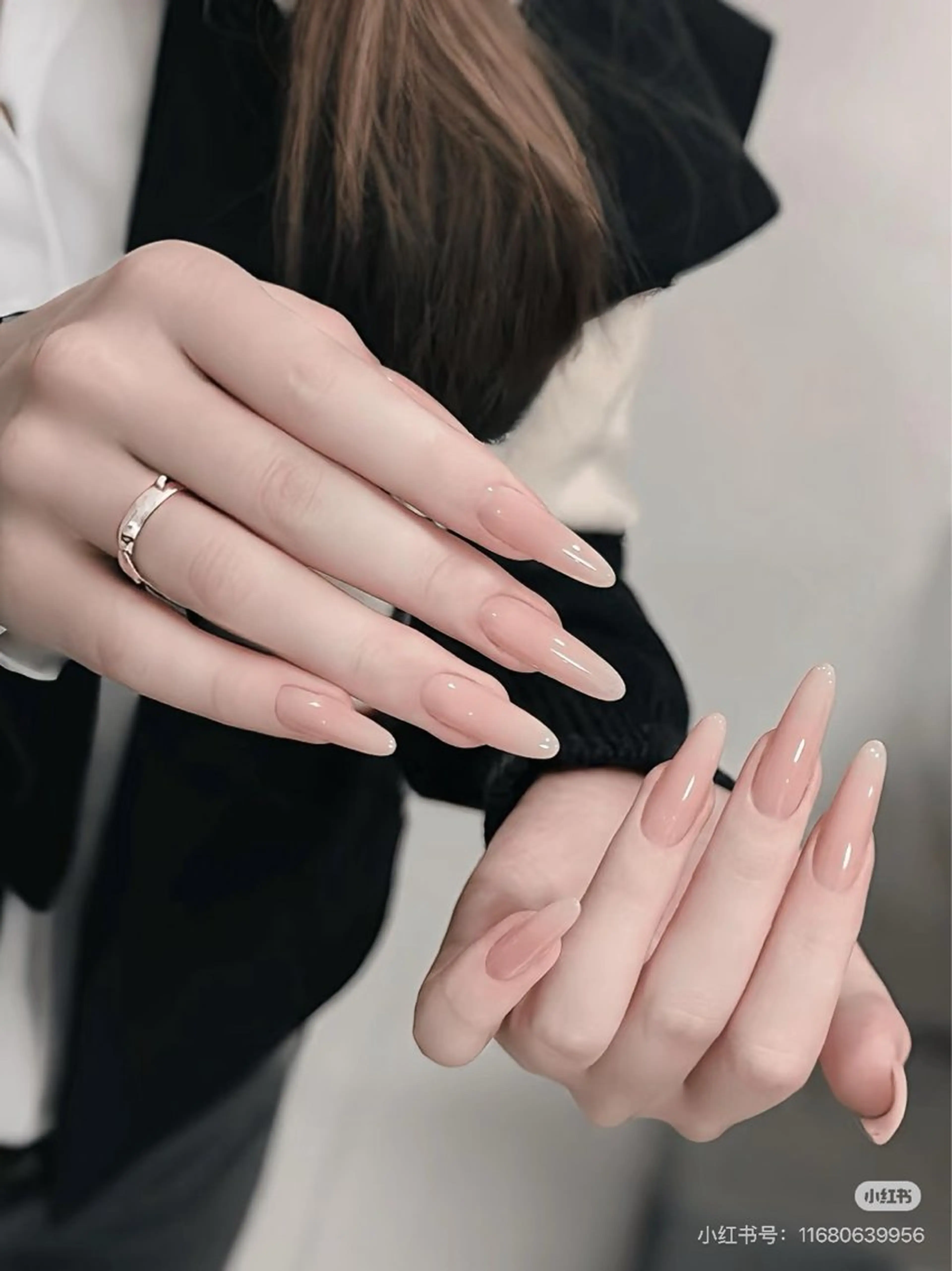 長さ出しワンカラー/ラメぐラの写真