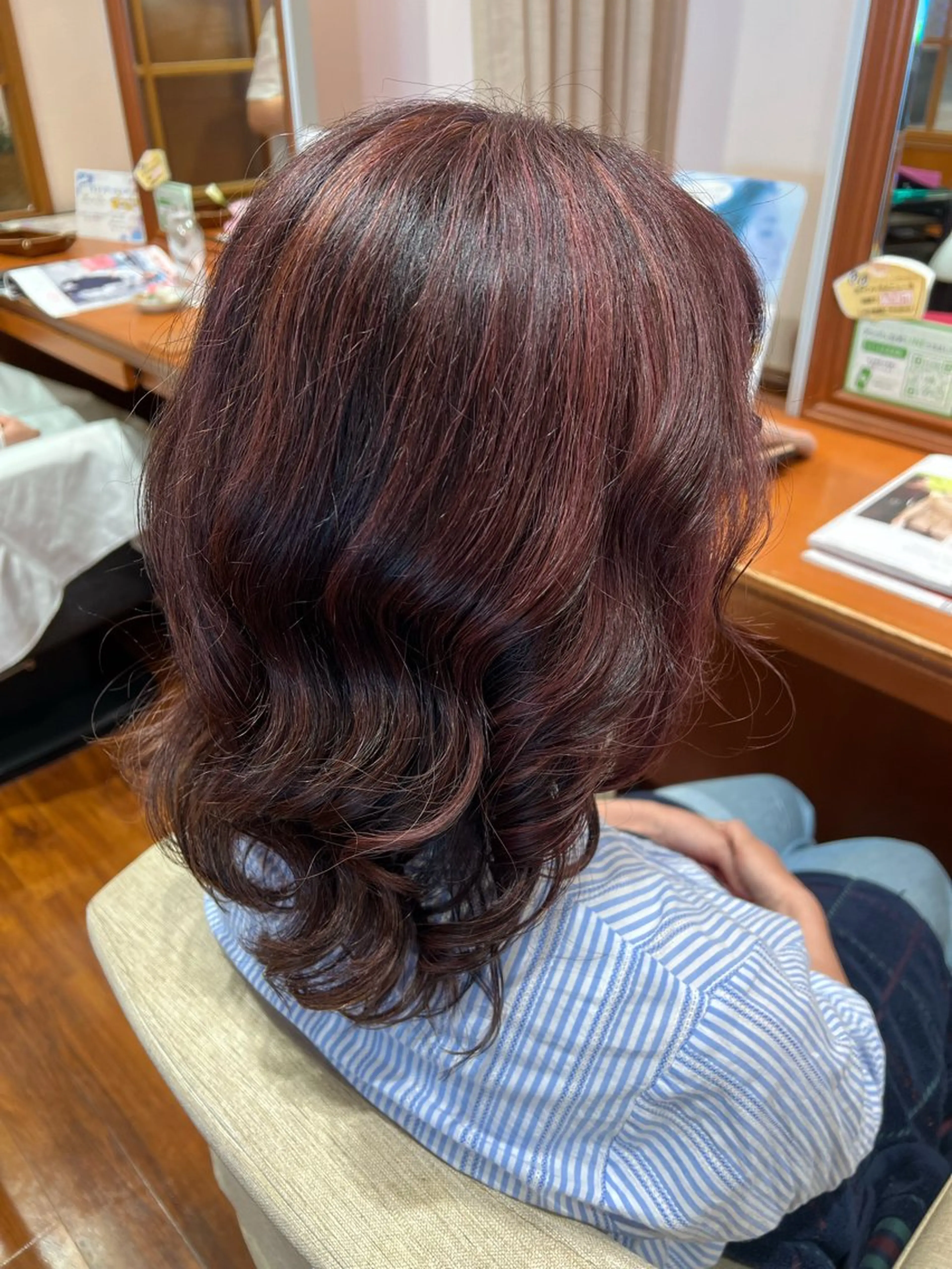 ミディアム カラー グラースアンジュ浦和ワシントンホテル店所属・新井 愛佳のヘアスタイル