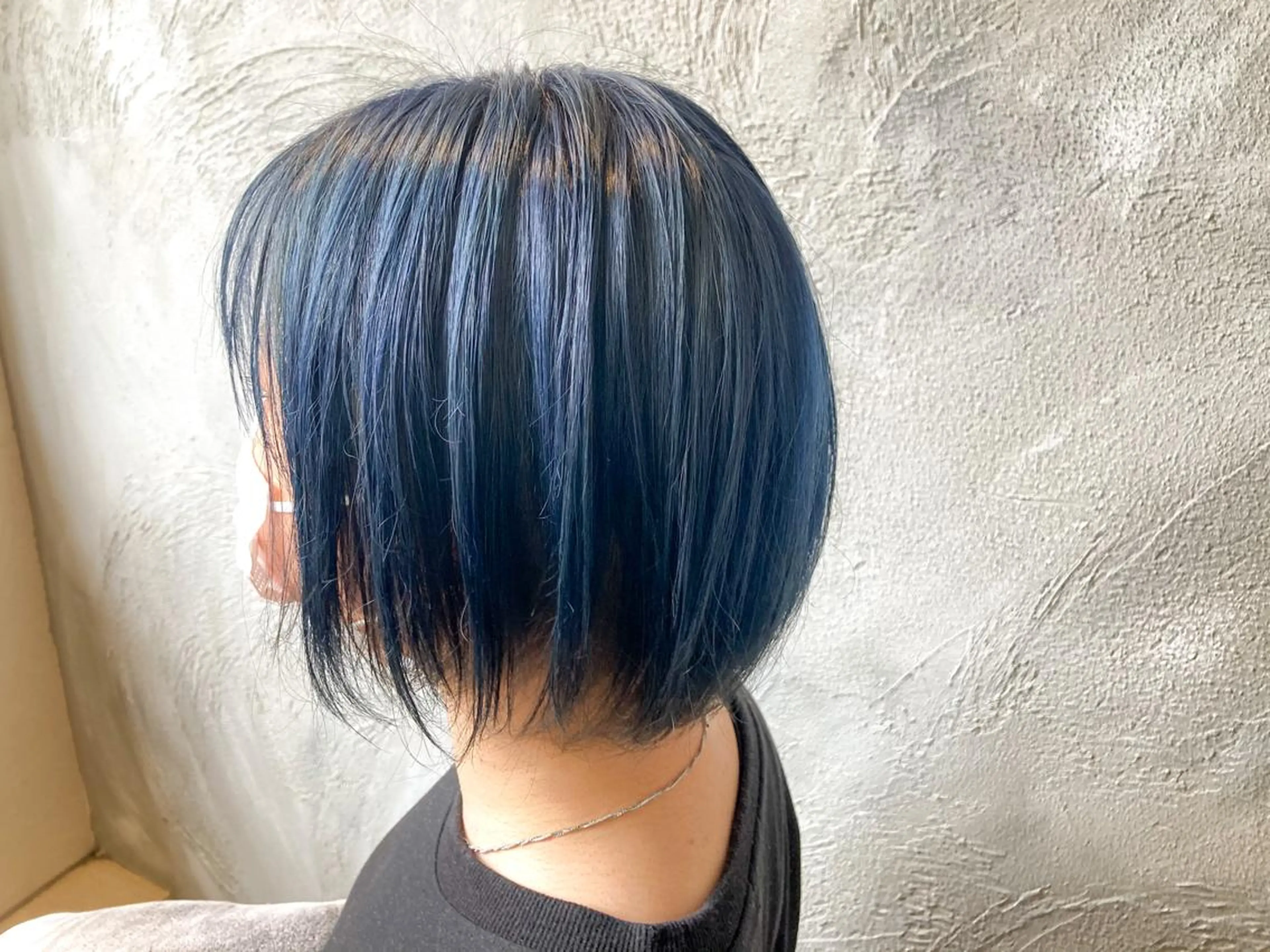 ショート カラー アッシュ ブリーチ ブルーカラー ブルーアッシュ ハイトーンカラー ヲタクに美容室は難しい。所属・縮毛矯正&髪質改善 ⭐️OGUのヘアスタイル