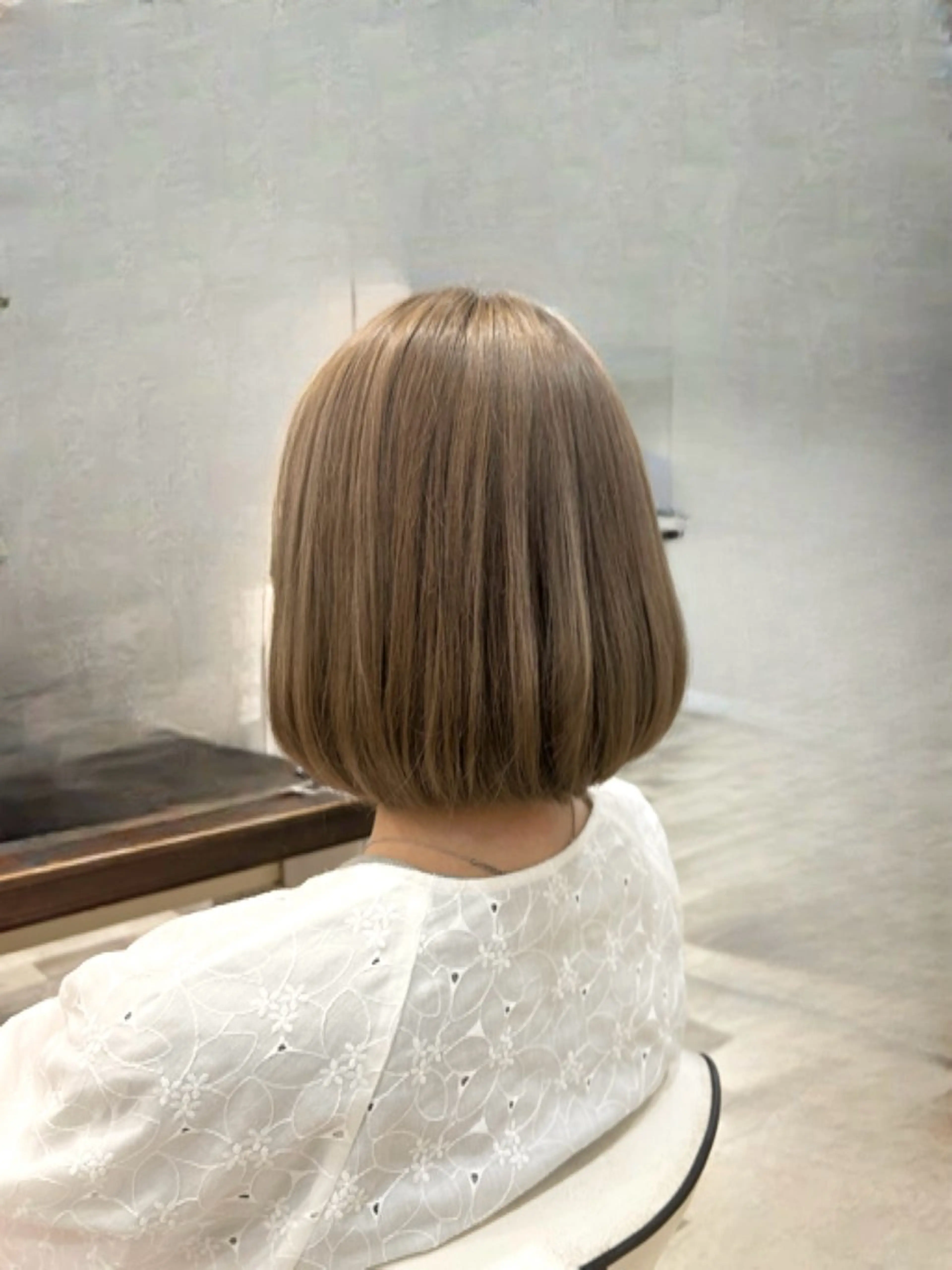 ショート カラー ブリーチ グレージュ Kurumi リトル渋谷のヘアスタイル