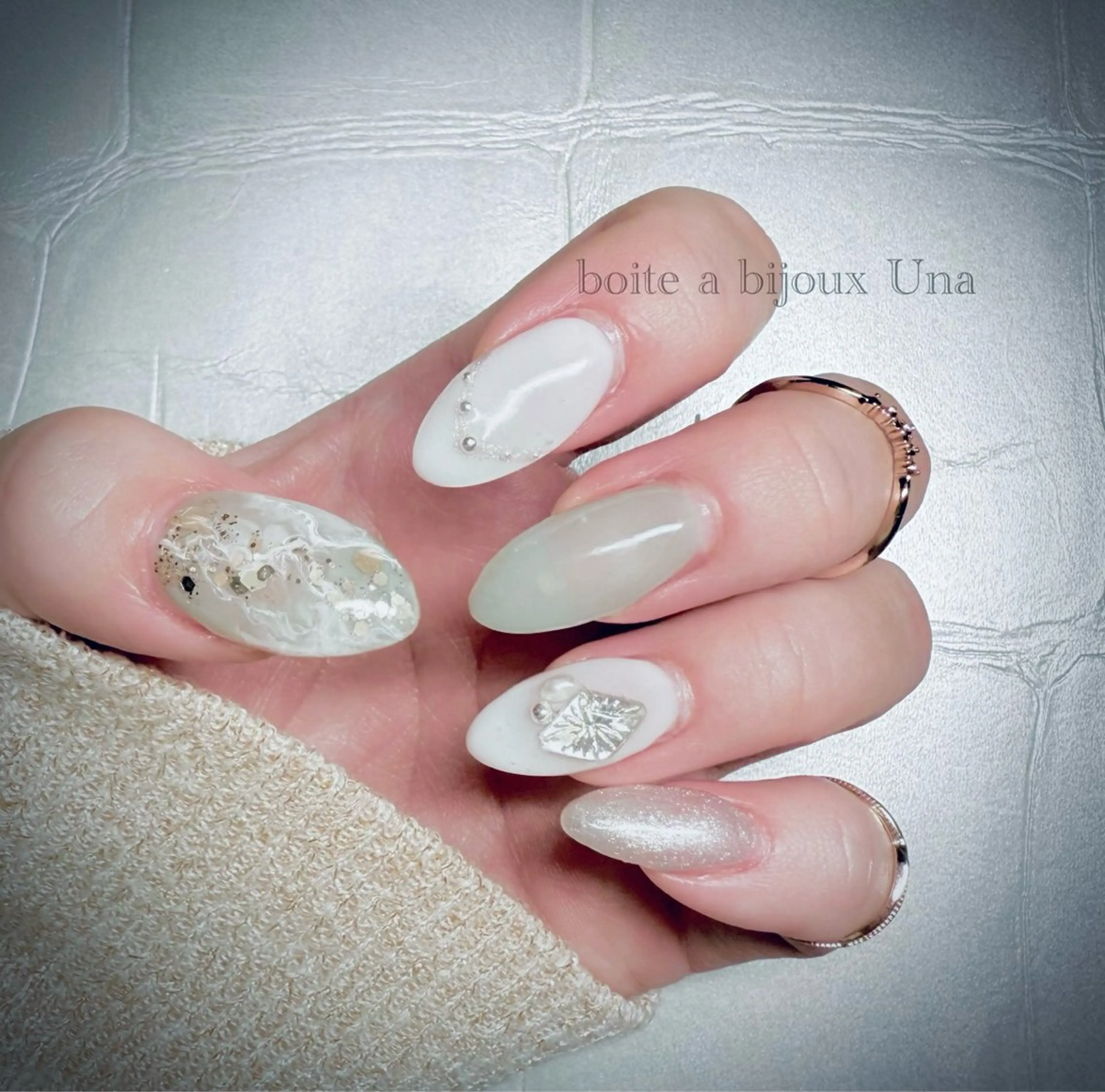 ネイル ニュアンスネイル シルバー ホワイト boite a bijoux Unaのネイルデザイン